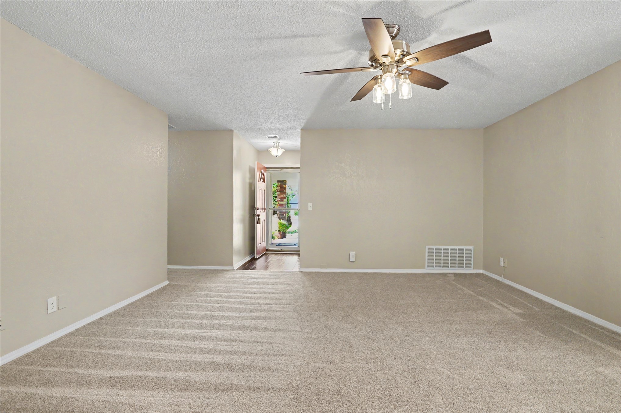 2911 S Ash Place Property Photo 8