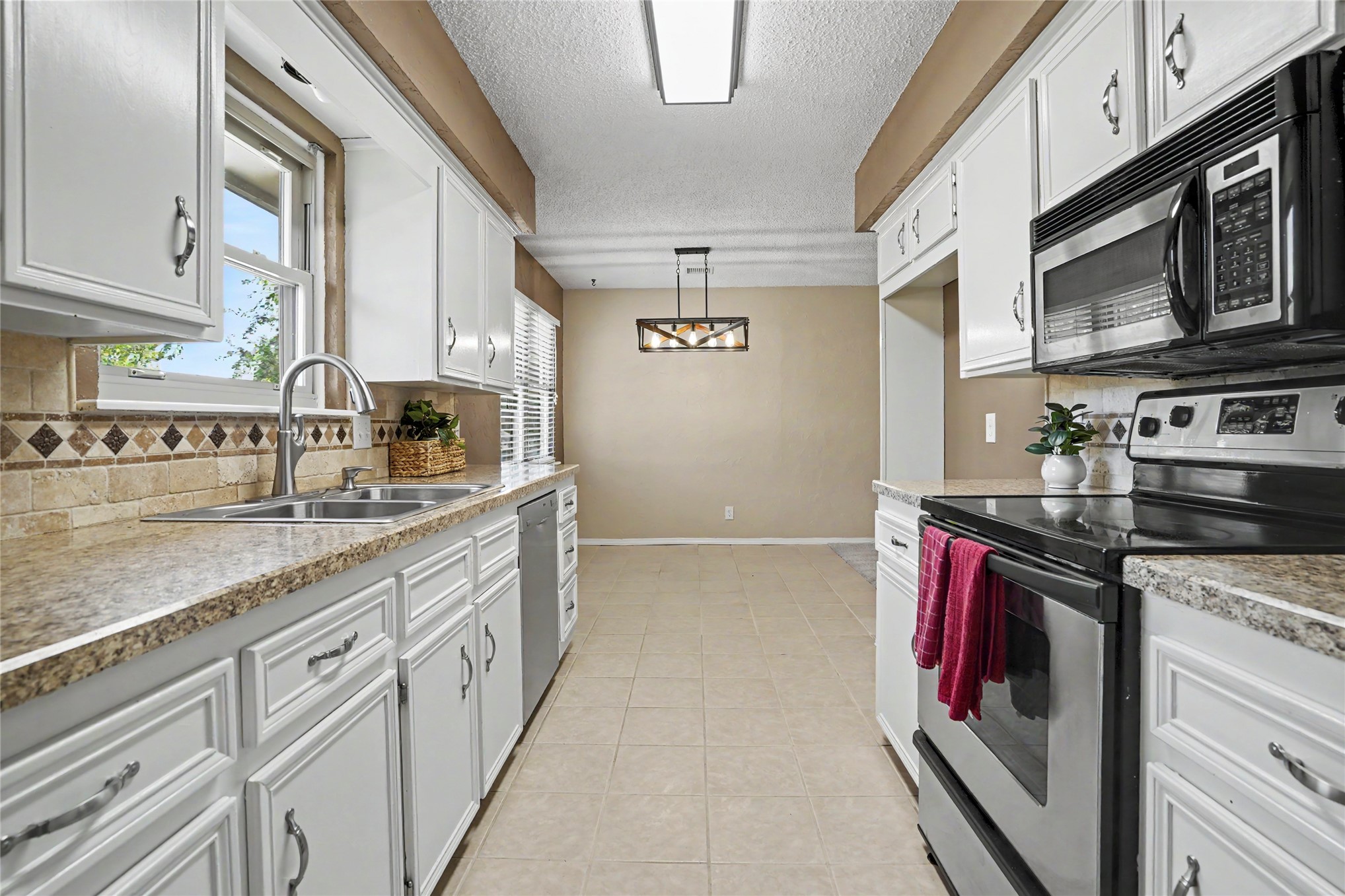 2911 S Ash Place Property Photo 11