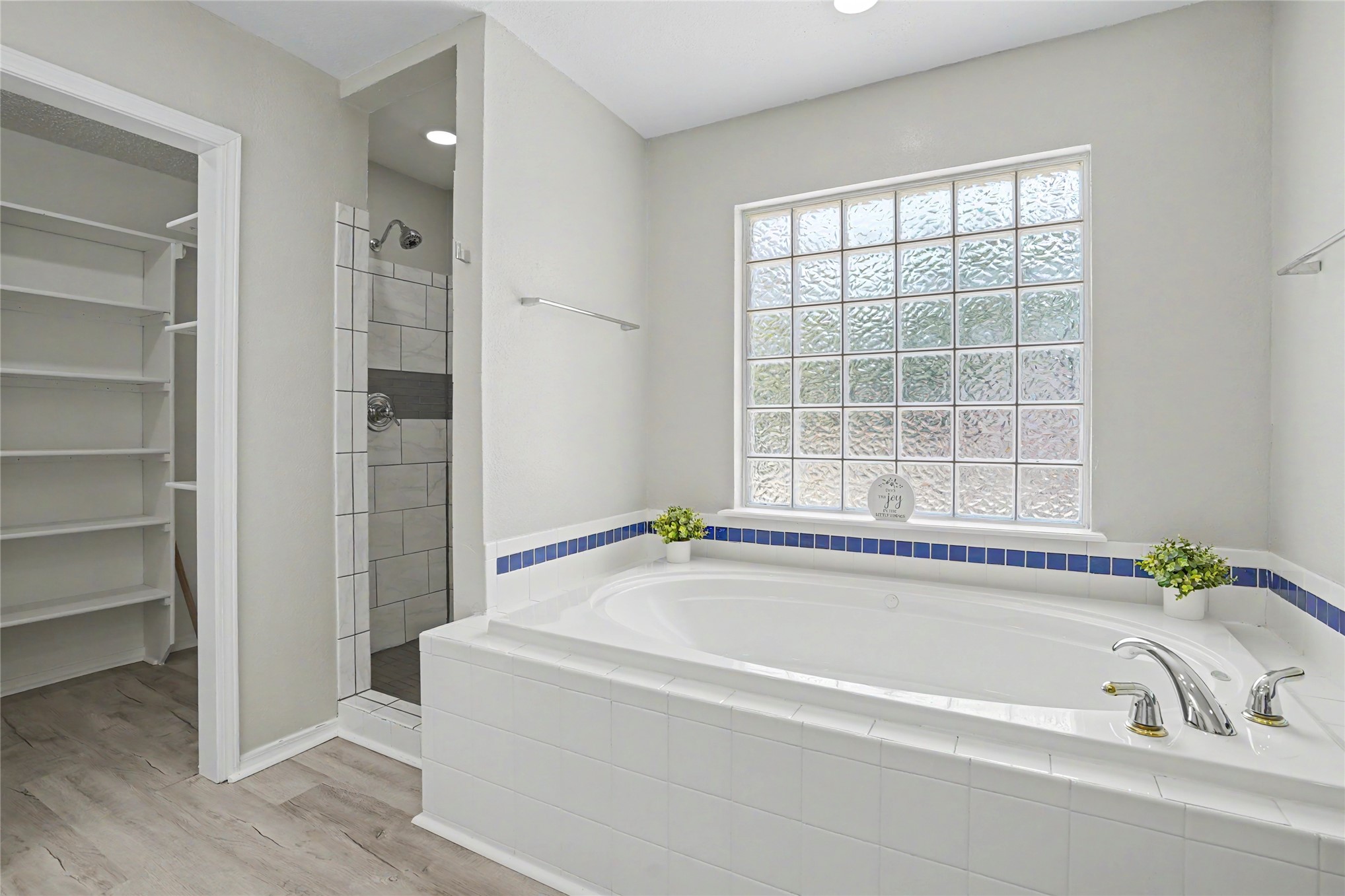 2911 S Ash Place Property Photo 22