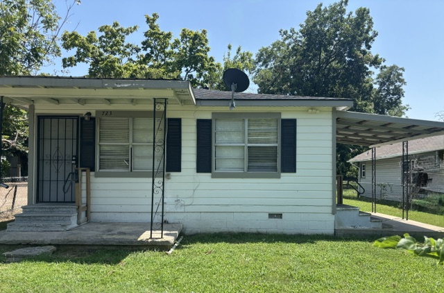723 17th Street Property Photo 1