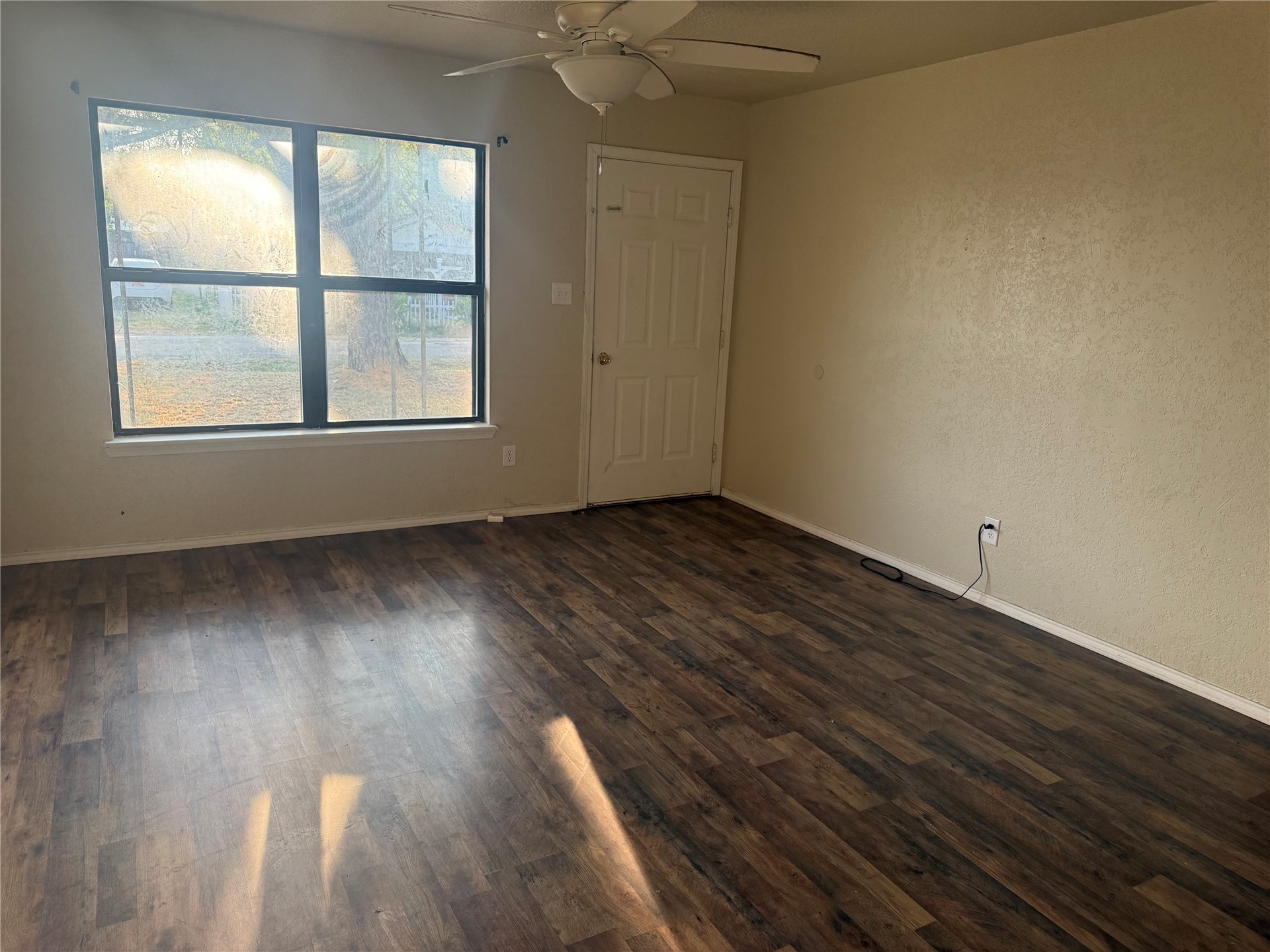 24 2nd Property Photo 3
