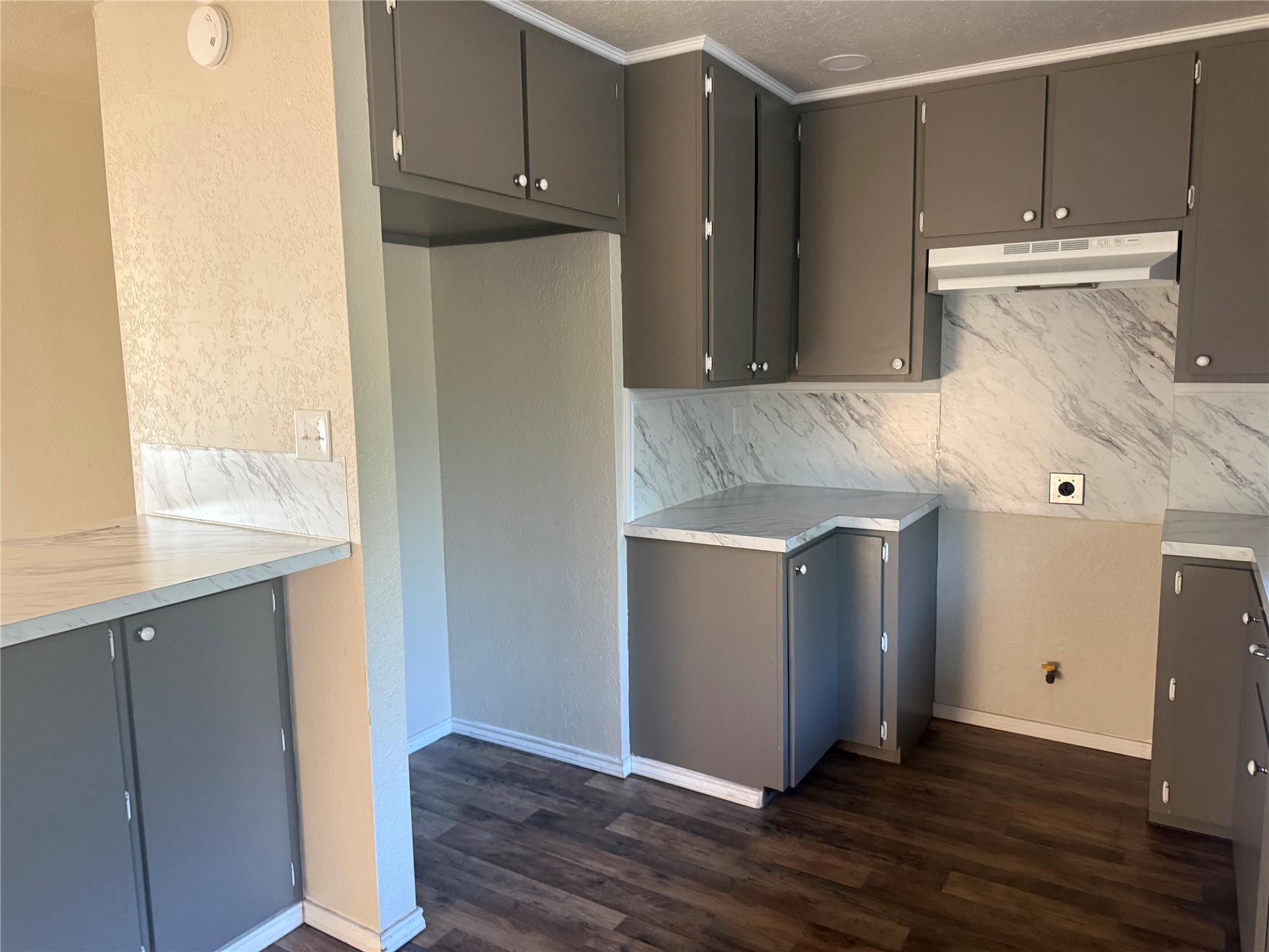 24 2nd Property Photo 4