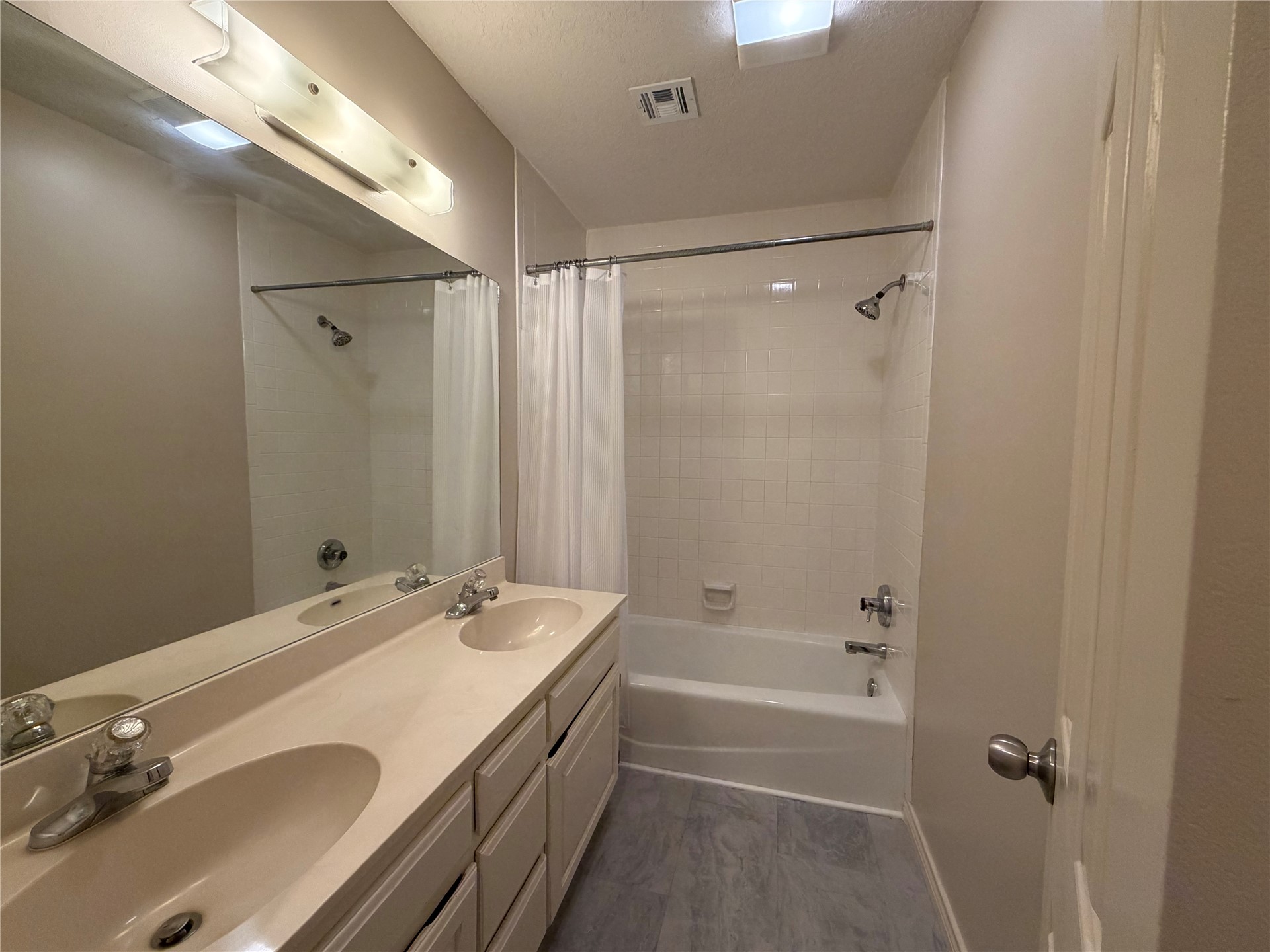 9203 S 73rd East Avenue Property Photo 21