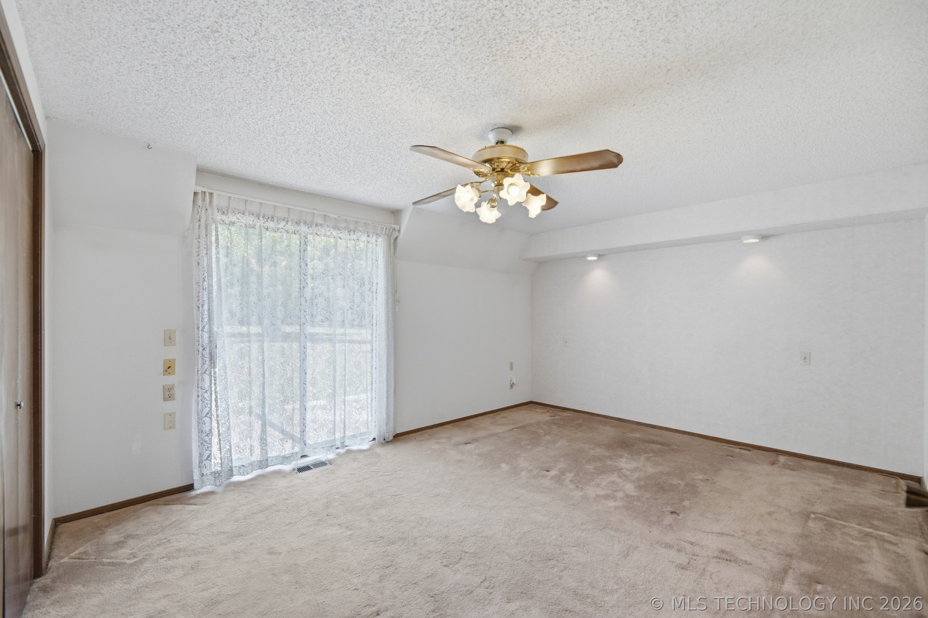 800 S Moore Avenue Property Photo 7