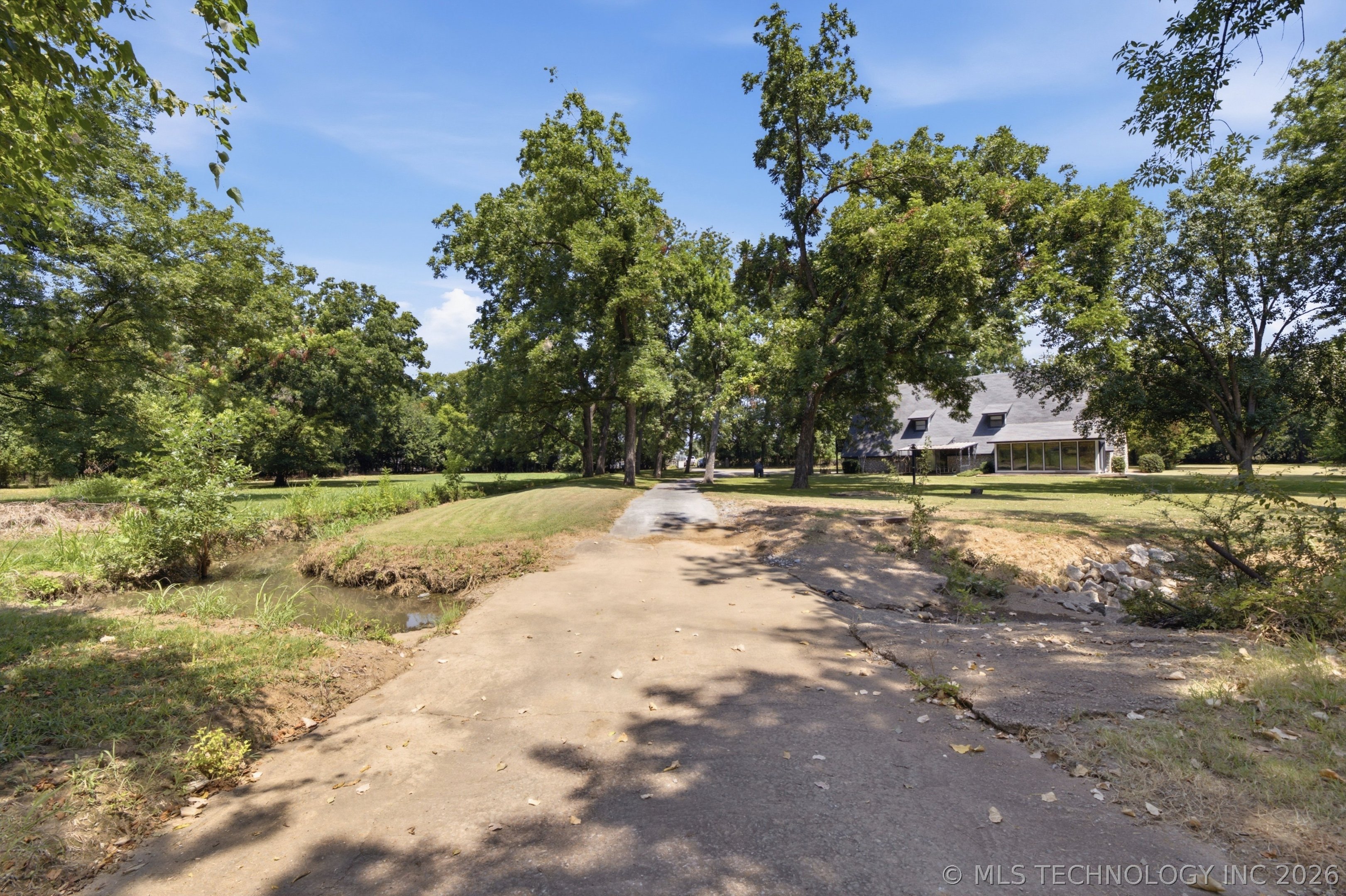 800 S Moore Avenue Property Photo 15