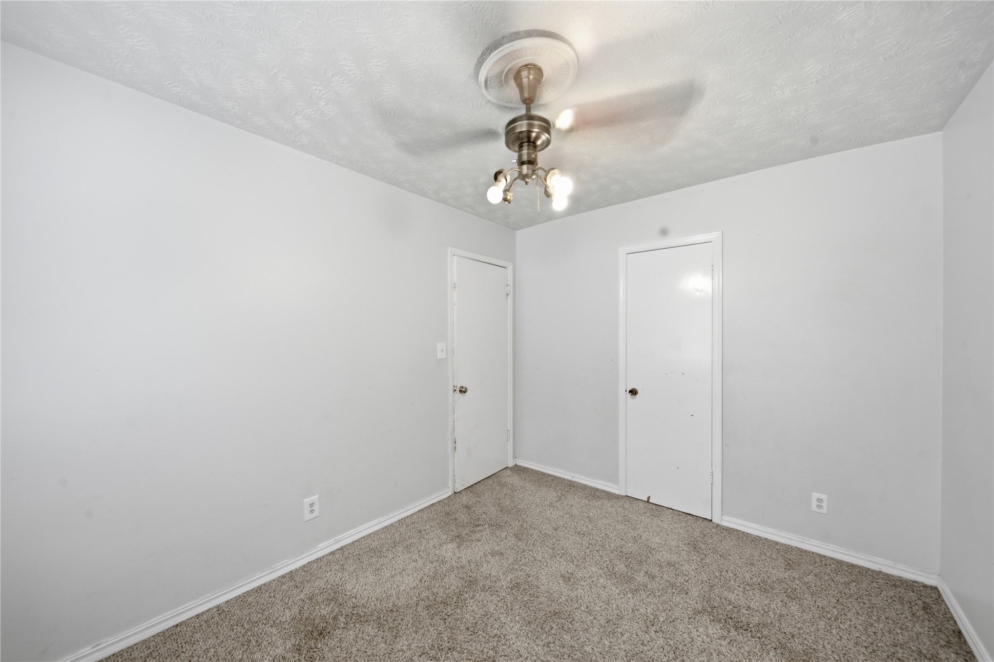 1101 W 14th Place Property Photo 11