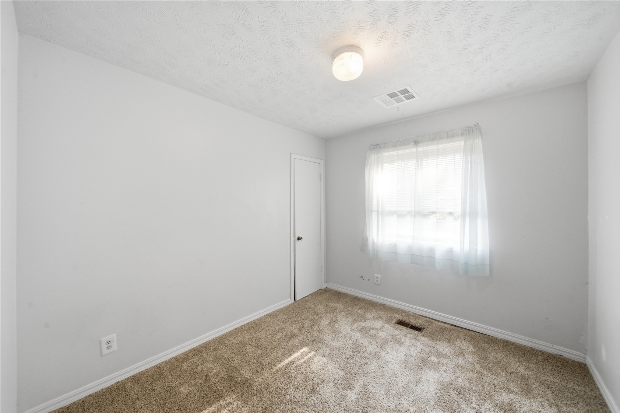 1101 W 14th Place Property Photo 17