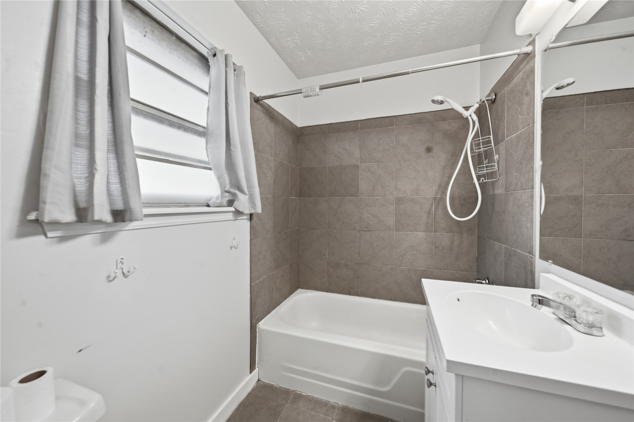 1101 W 14th Place Property Photo 19