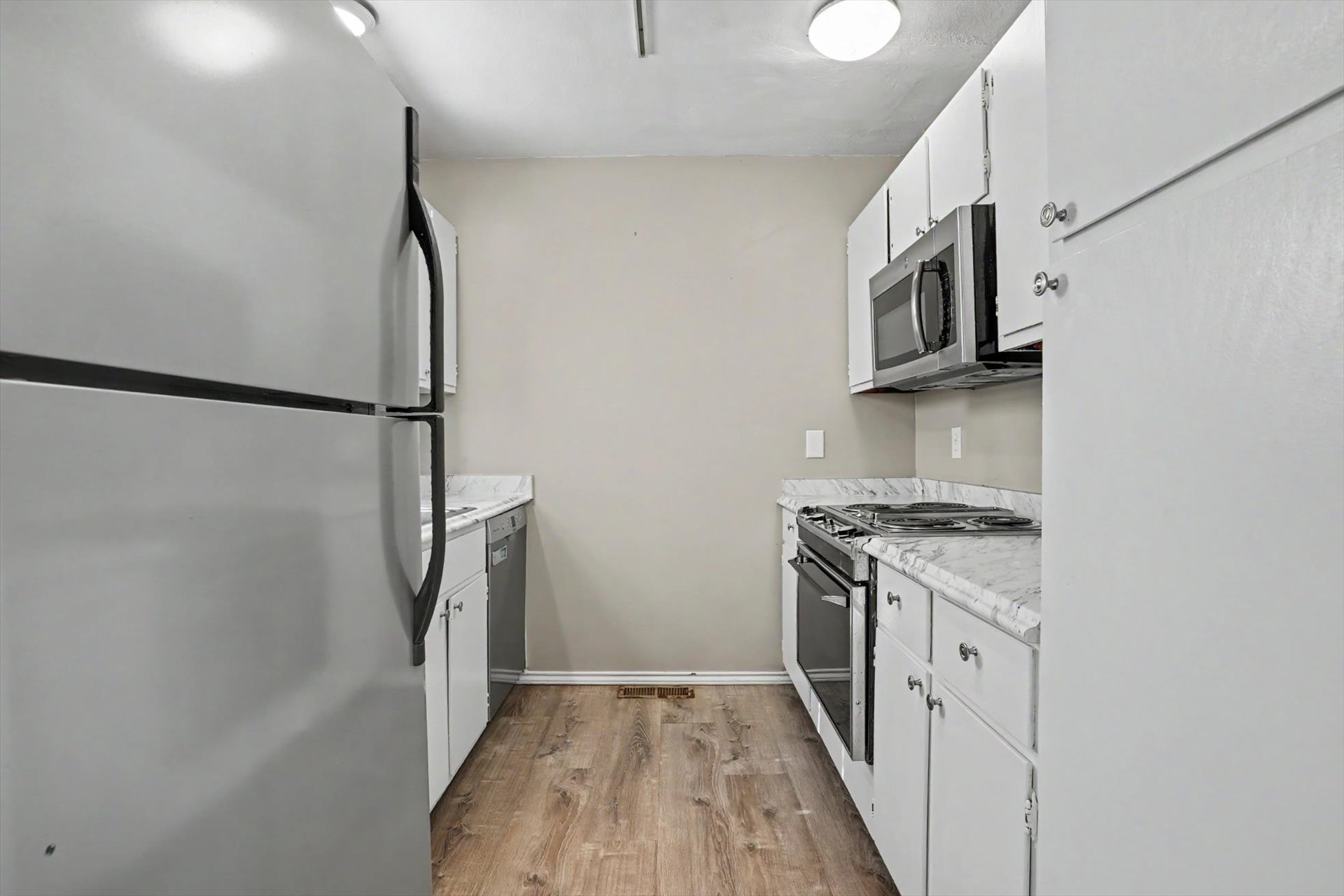 768 W 13th Street B9 Property Photo 11