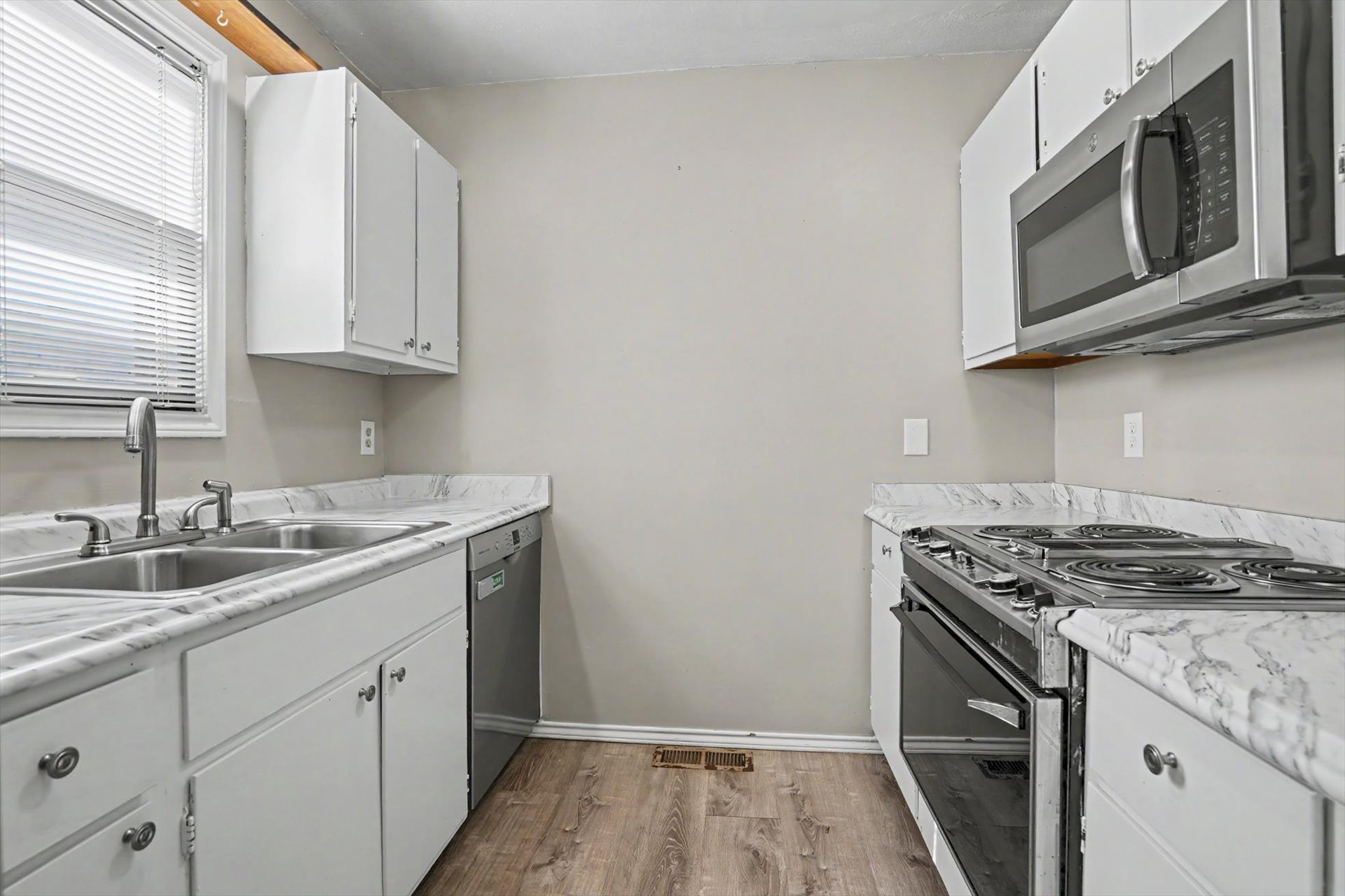 768 W 13th Street B9 Property Photo 12