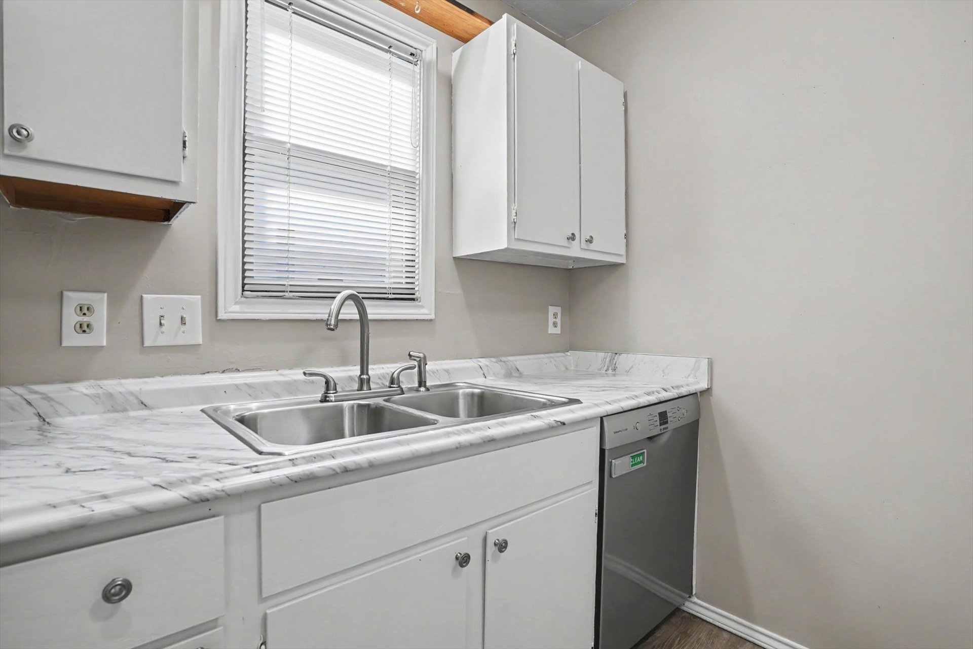 768 W 13th Street B9 Property Photo 13