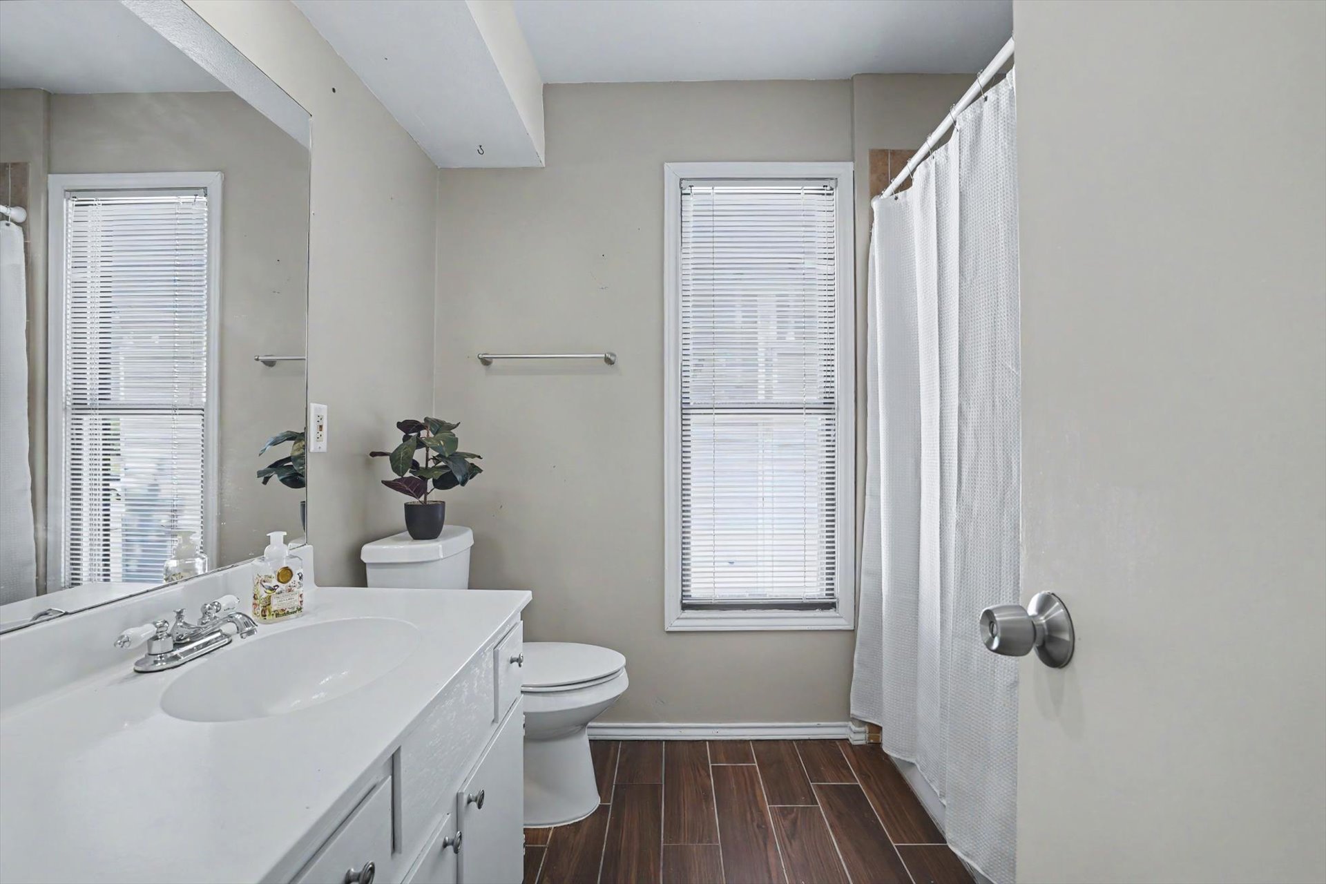 768 W 13th Street B9 Property Photo 25