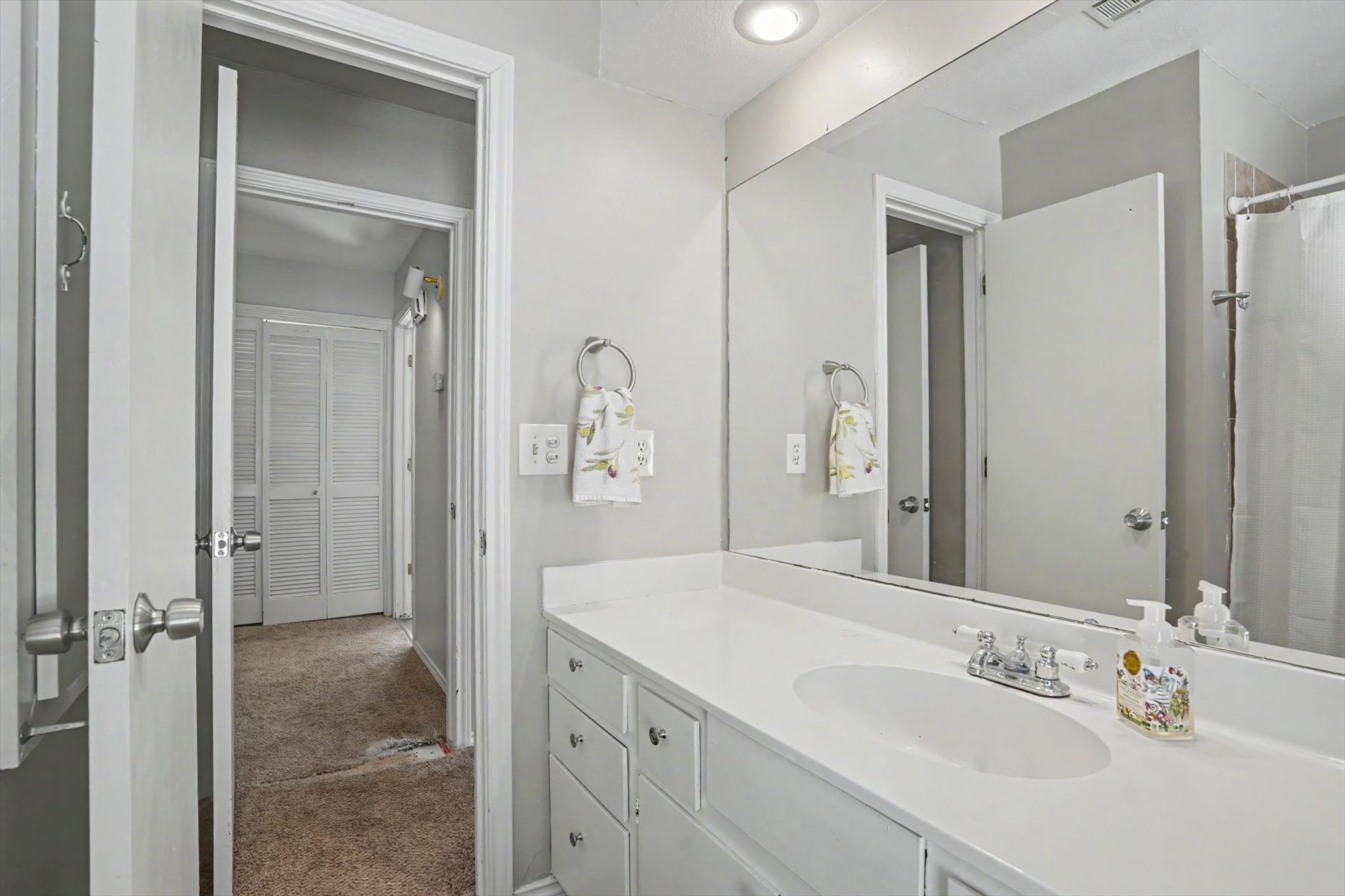 768 W 13th Street B9 Property Photo 26