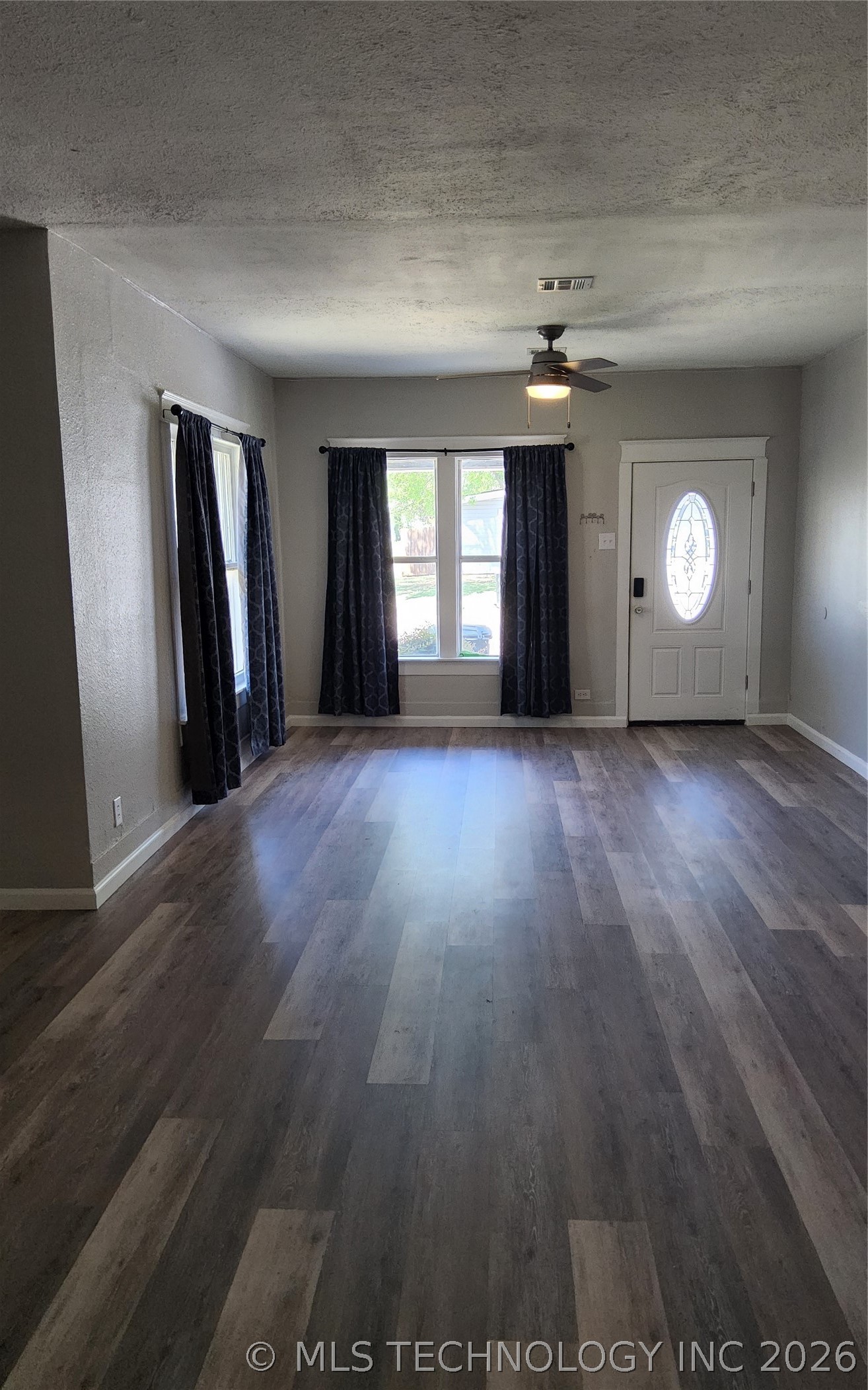 711 W Beech Property Photo 3