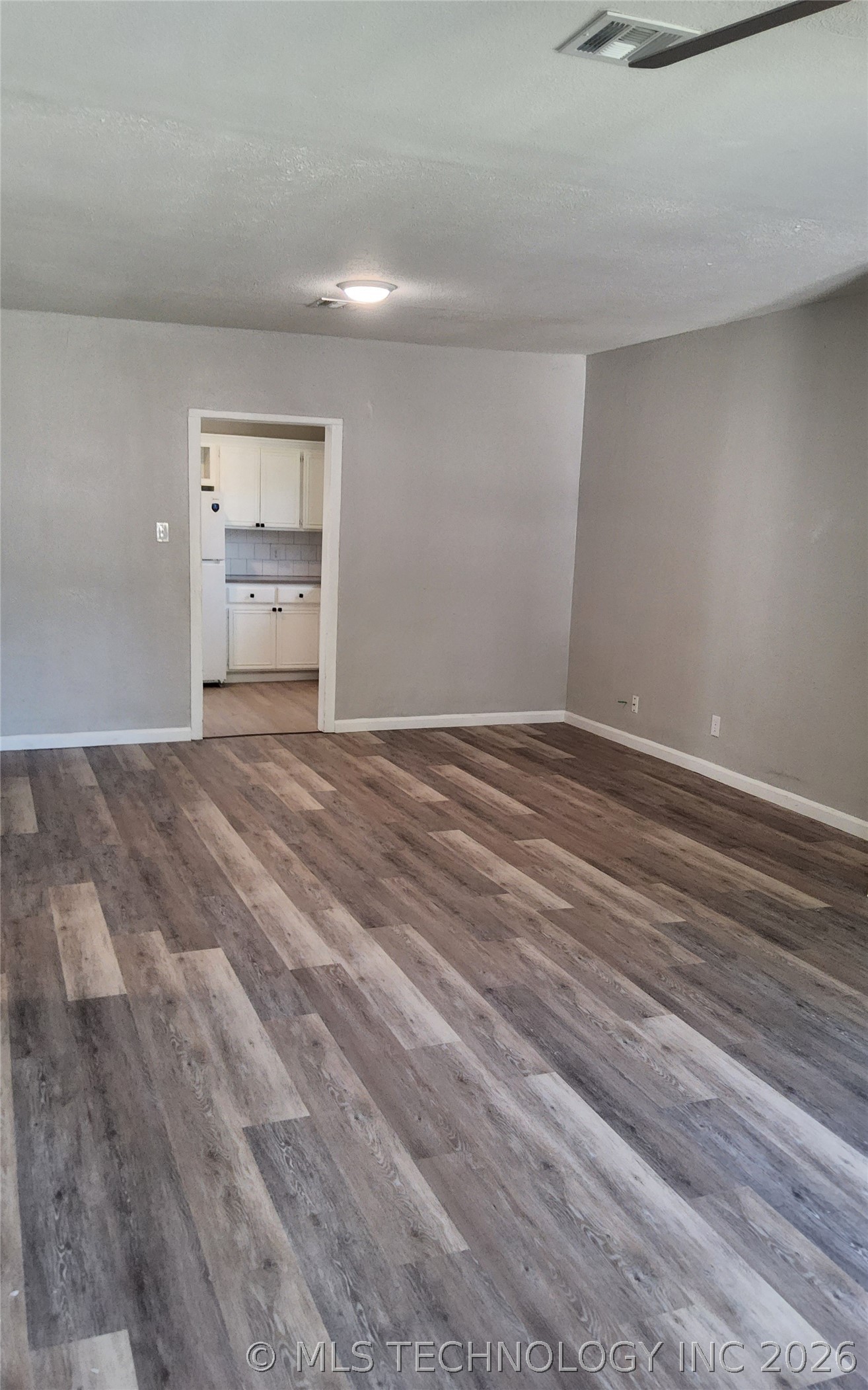 711 W Beech Property Photo 7