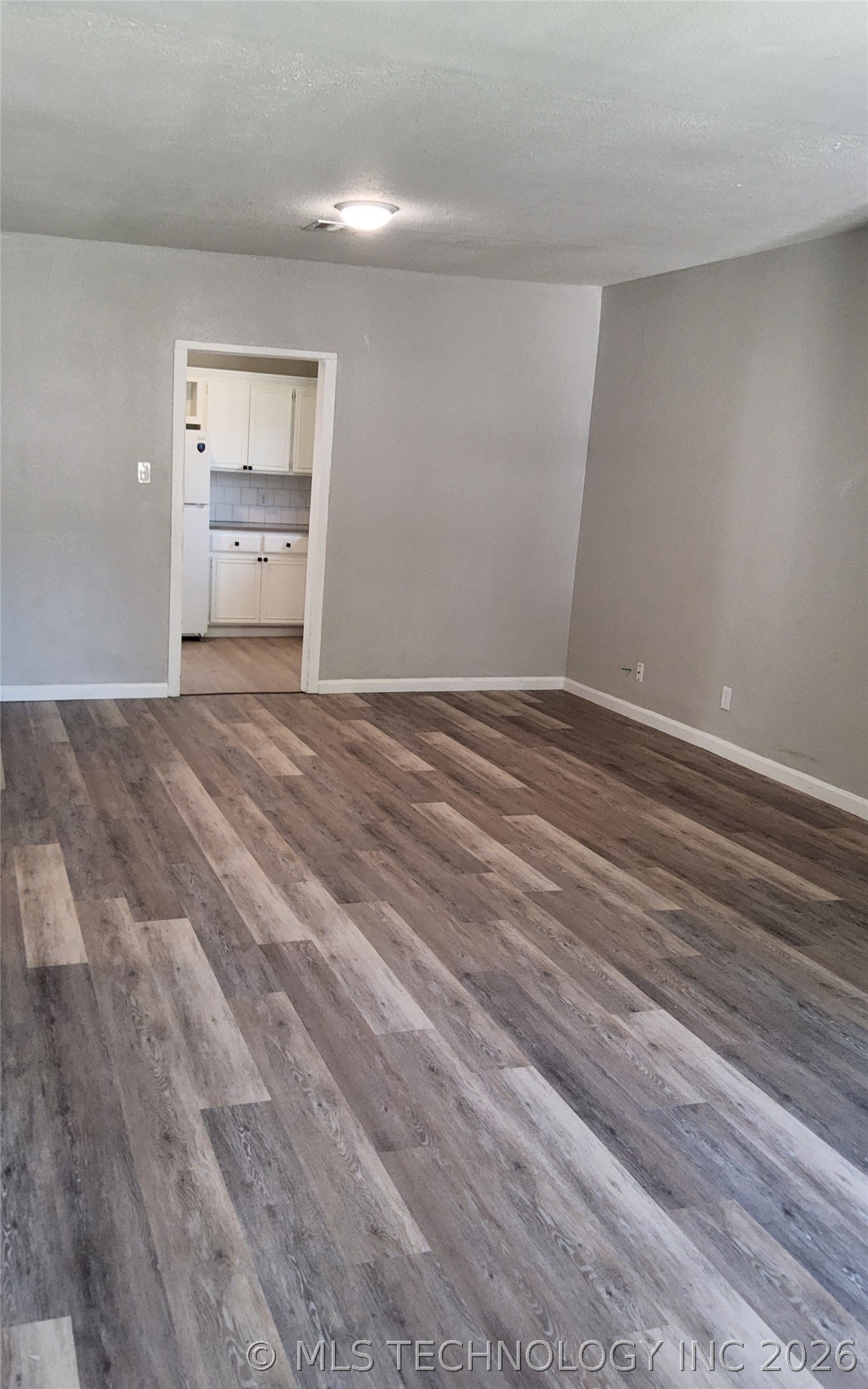 711 W Beech Property Photo 8