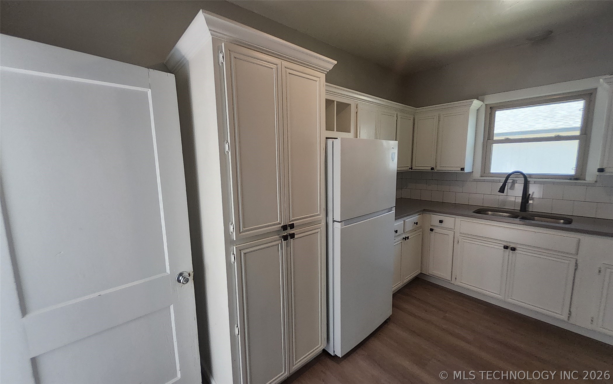 711 W Beech Property Photo 11