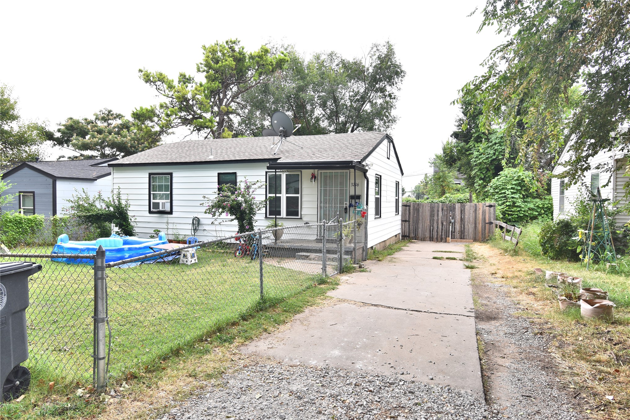 3216 E Oklahoma Place Property Photo 4