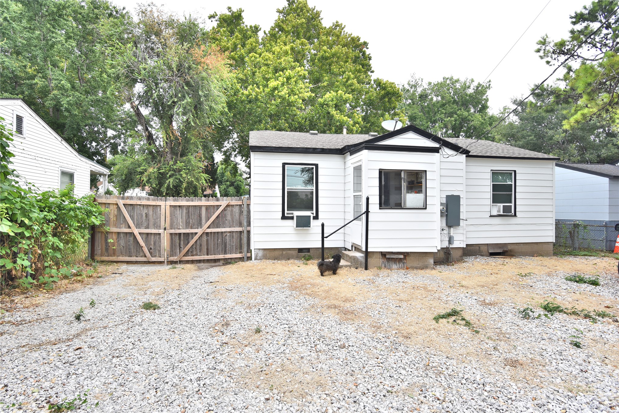 3216 E Oklahoma Place Property Photo 7