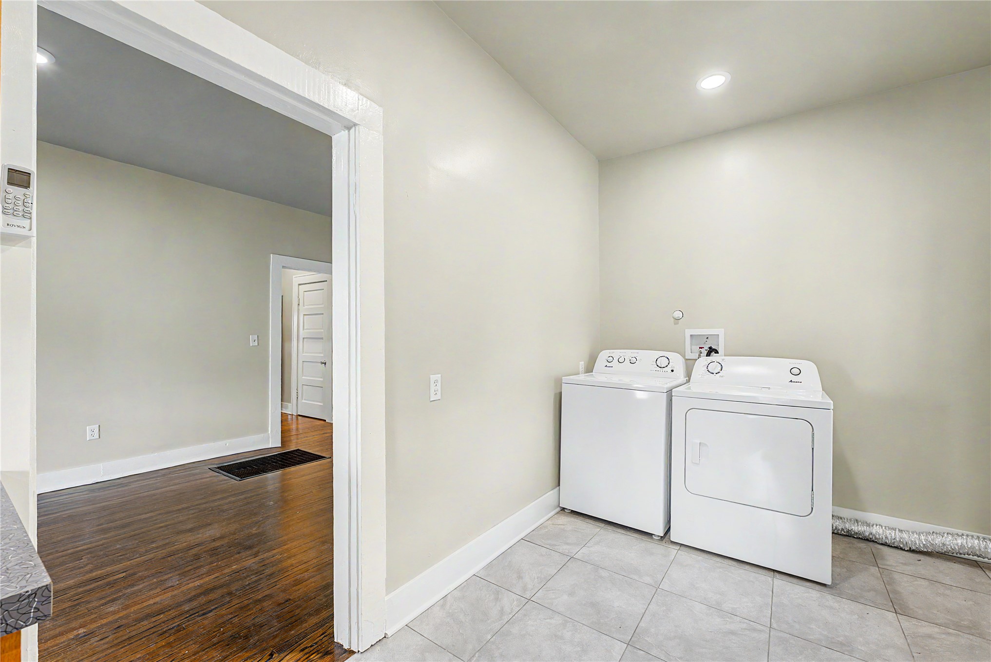 2015 E 2nd Street Unit B Property Photo 6