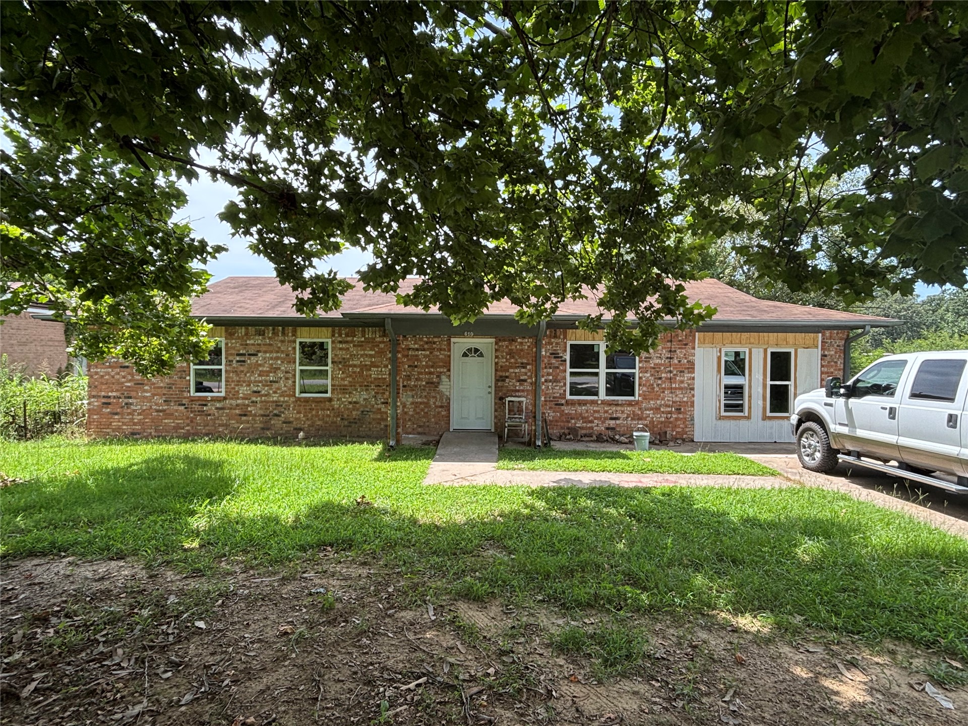 610 6th Street Property Photo 1