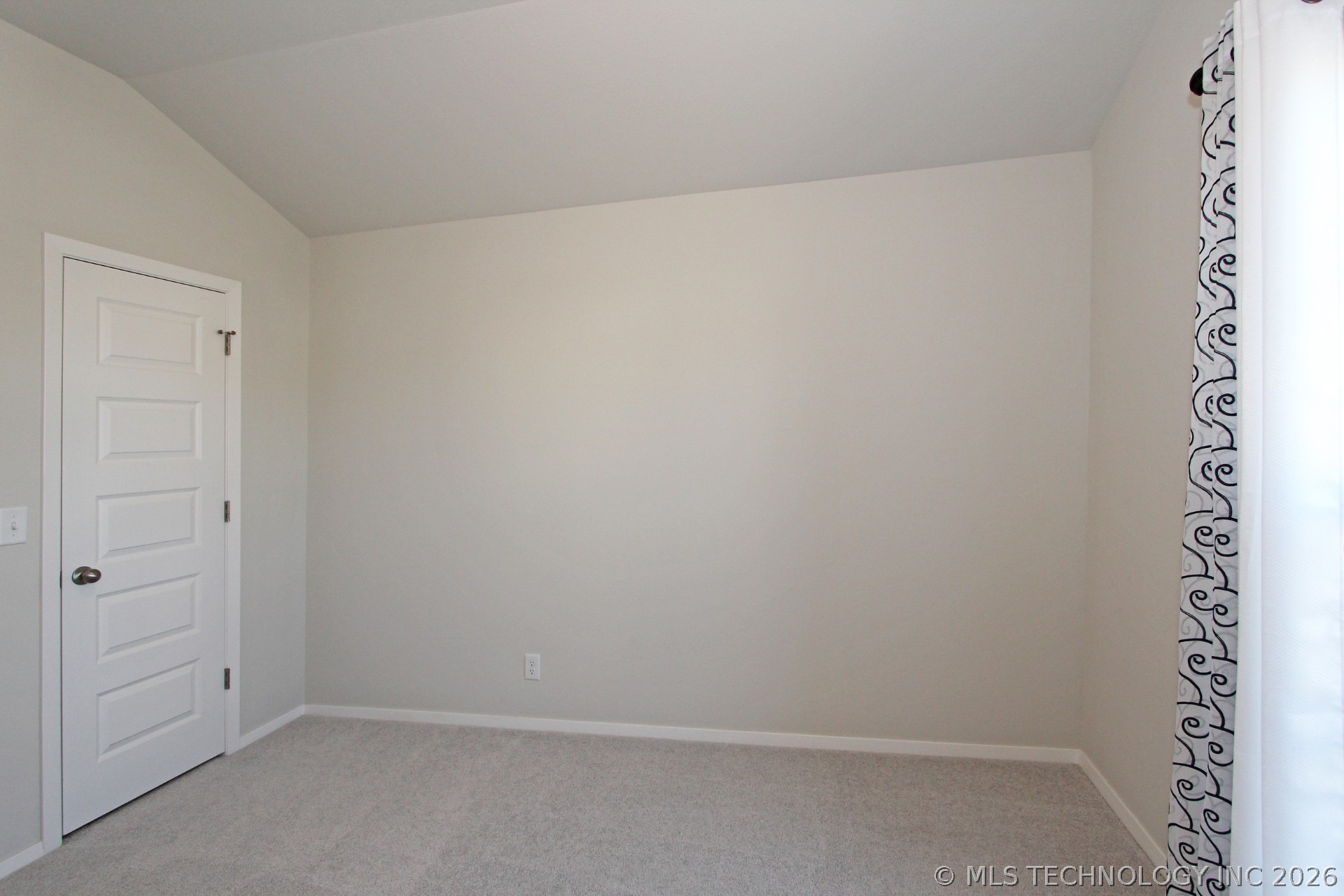 1664 E 138 Street Property Photo 8