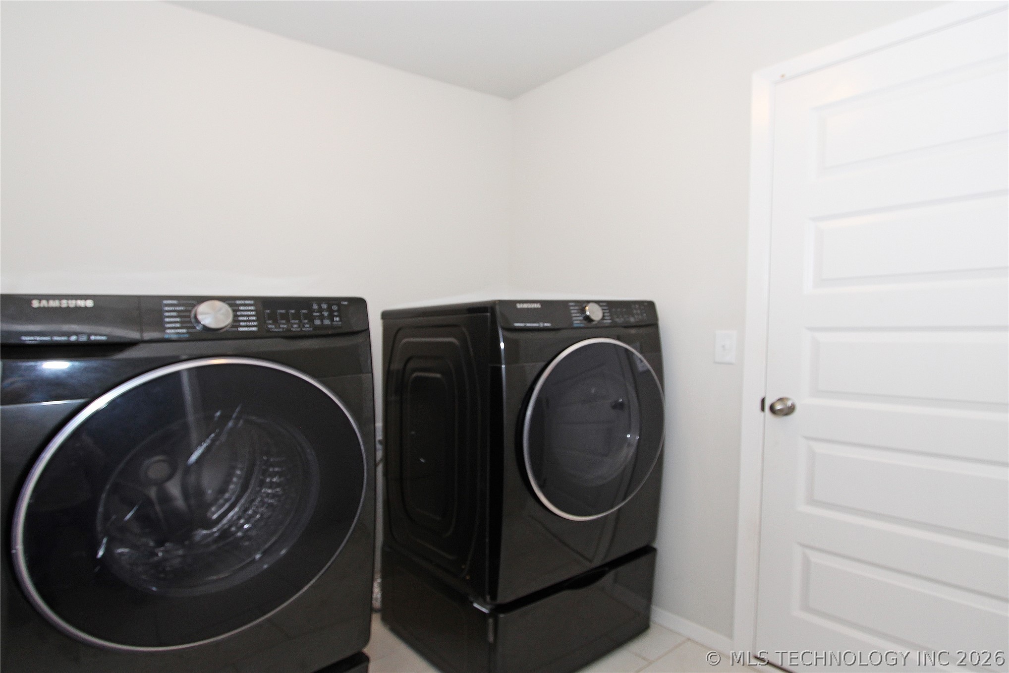 1664 E 138 Street Property Photo 28