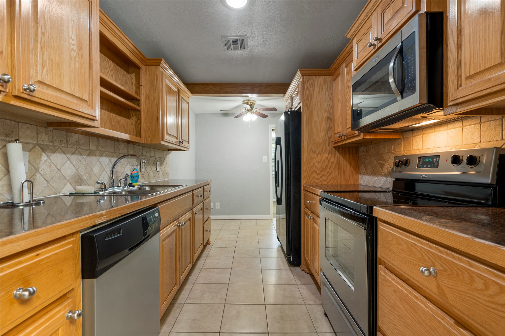 831 E Elgin Place Property Photo 6