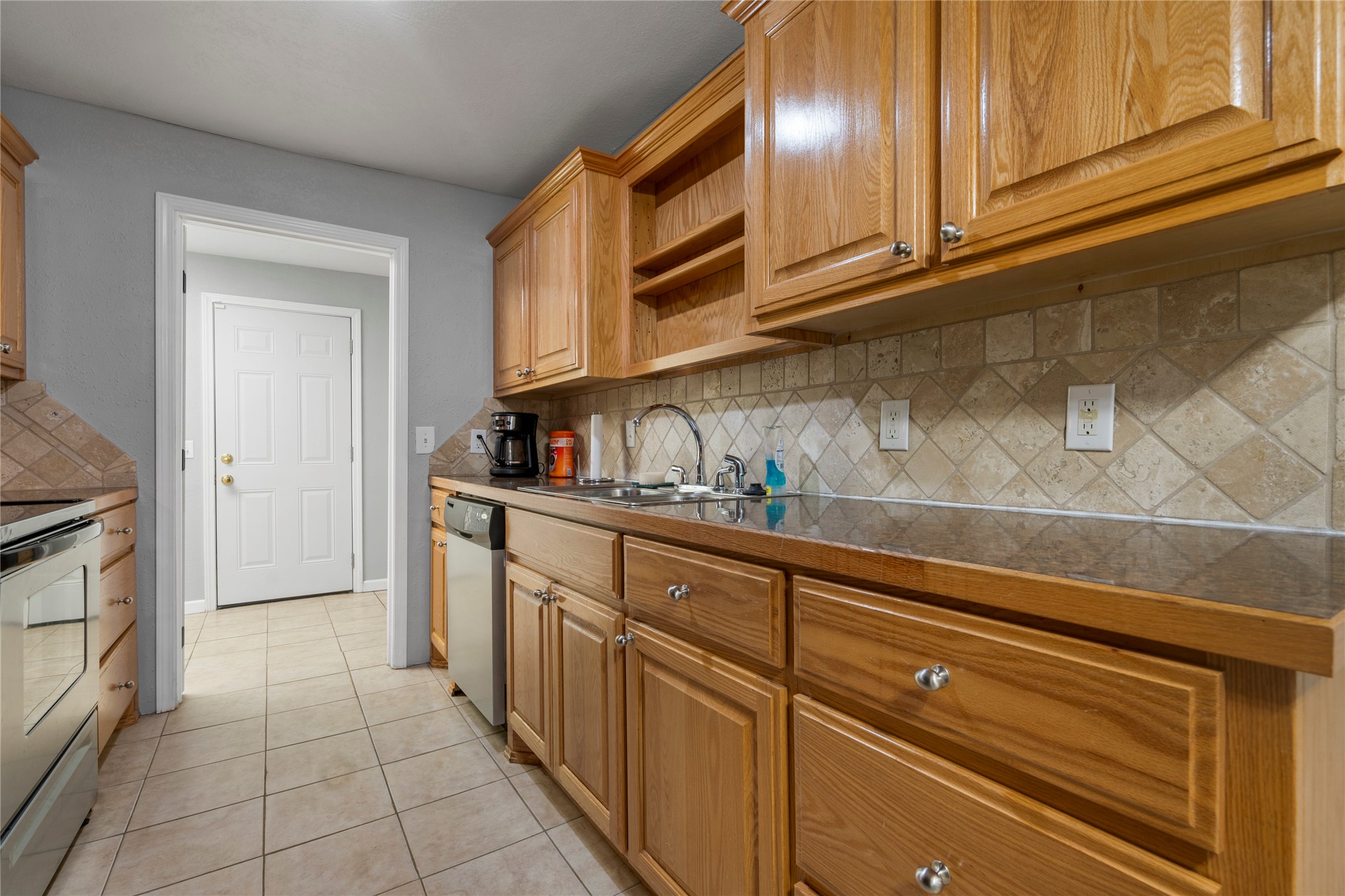 831 E Elgin Place Property Photo 8