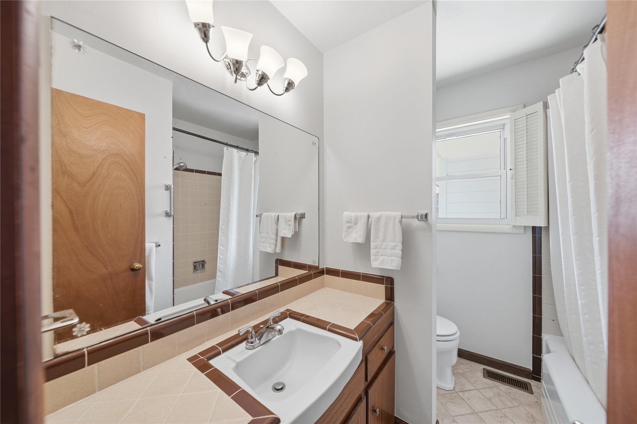 6736 E 28th Street Property Photo 17