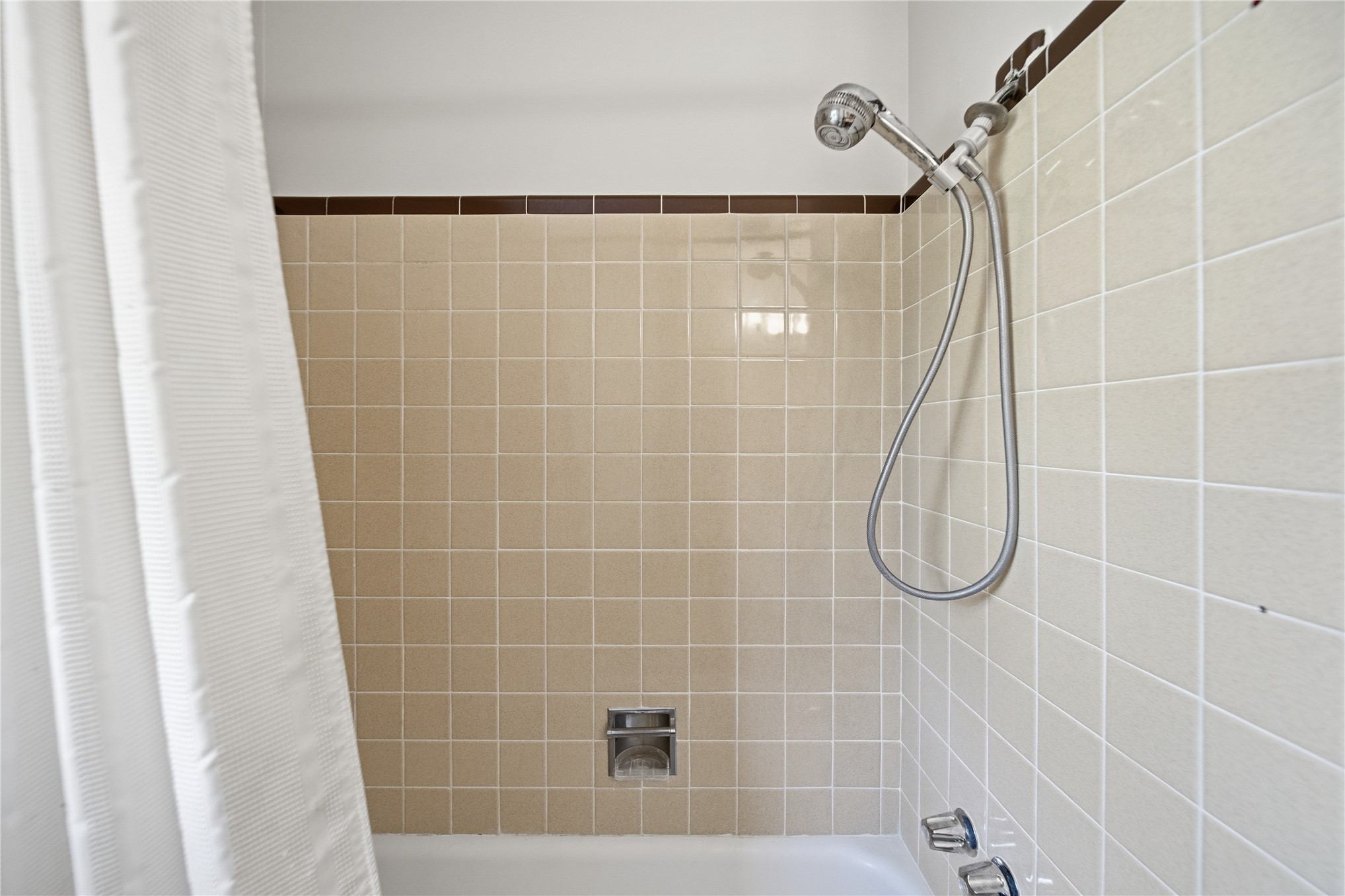 6736 E 28th Street Property Photo 18