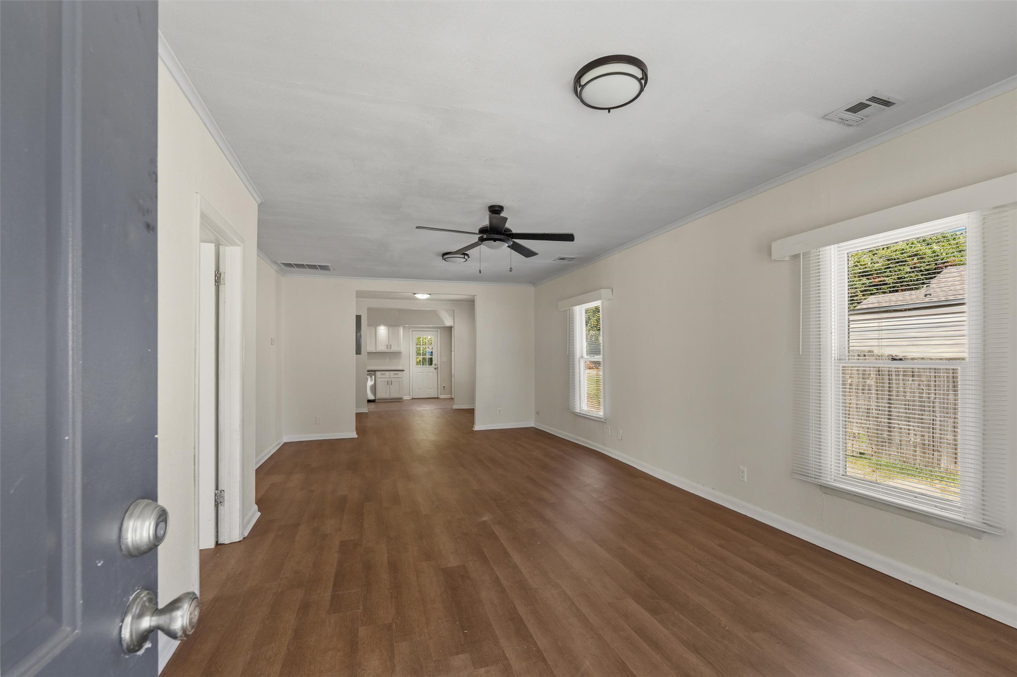 1563 S Oak Avenue Property Photo 3