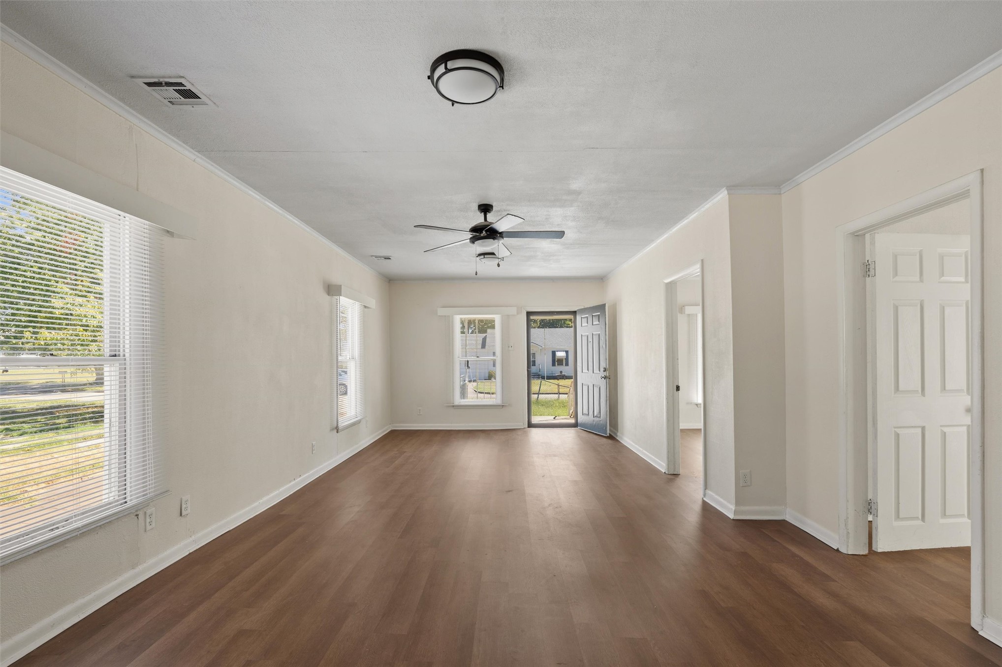 1563 S Oak Avenue Property Photo 6