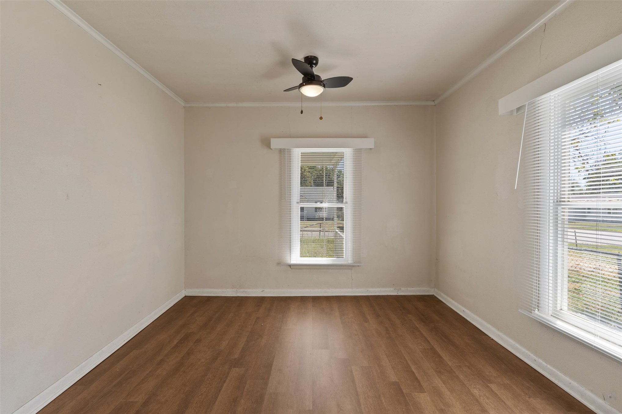 1563 S Oak Avenue Property Photo 8