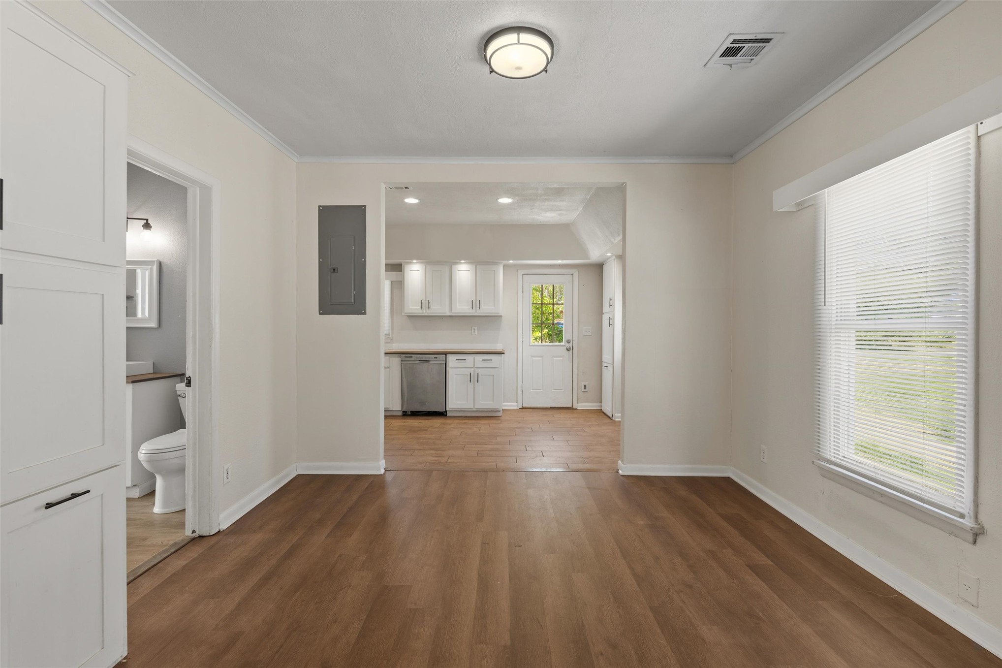 1563 S Oak Avenue Property Photo 12