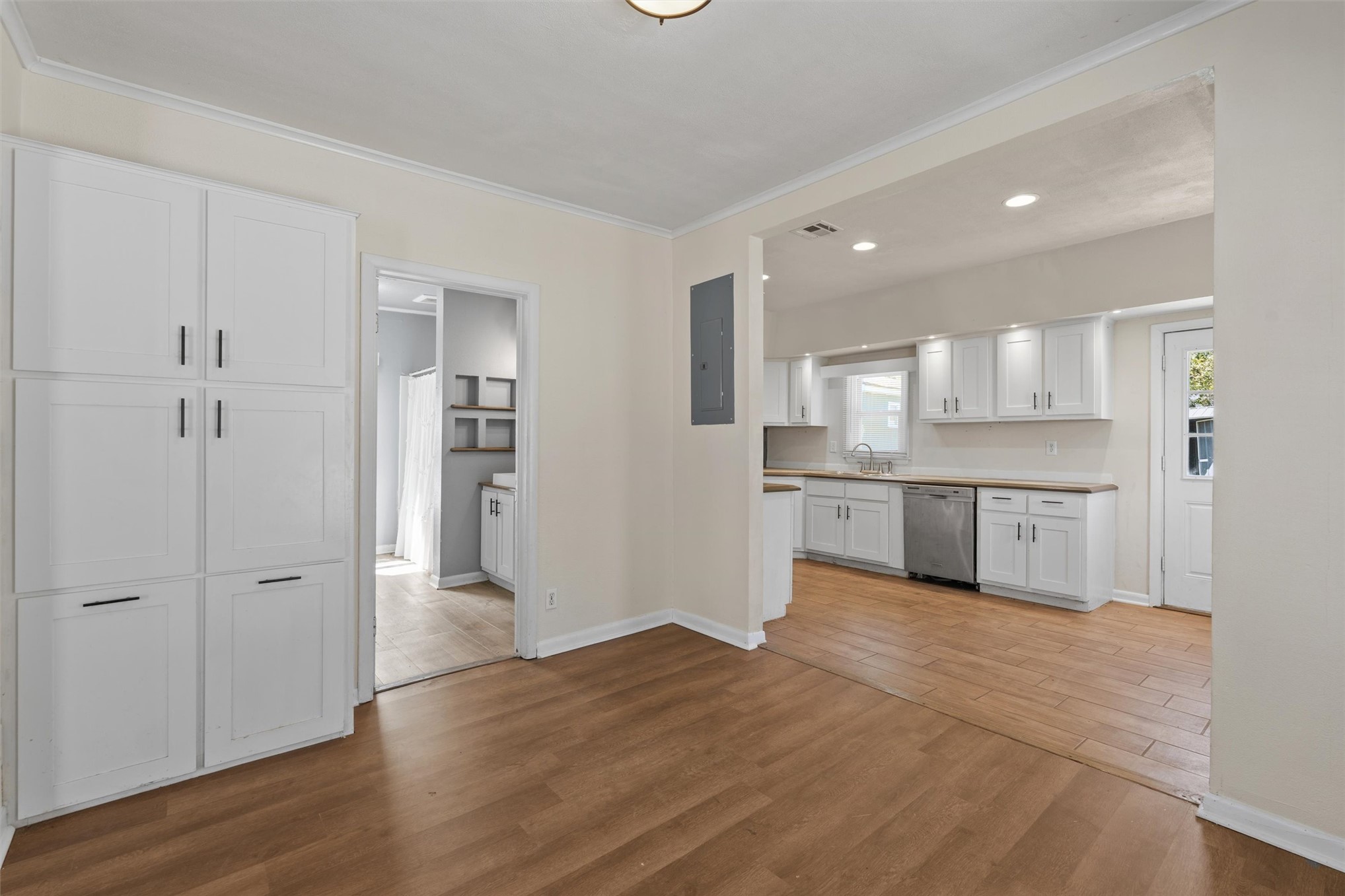 1563 S Oak Avenue Property Photo 13