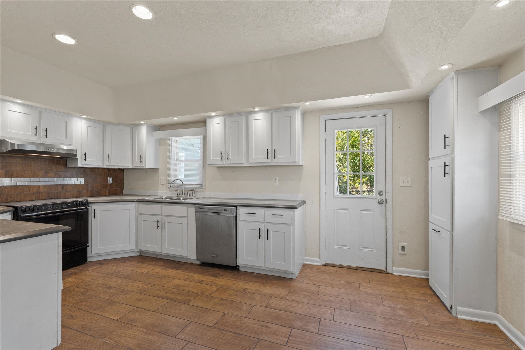 1563 S Oak Avenue Property Photo 19
