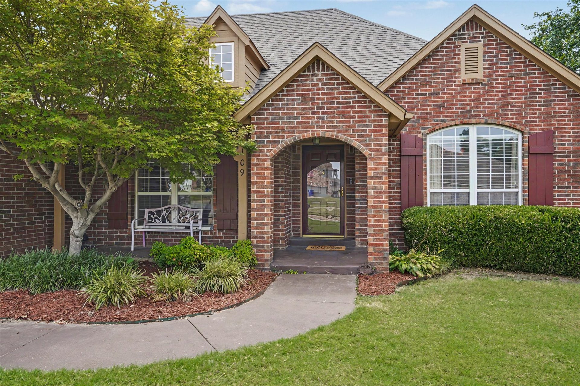 1109 W Granger Street Property Photo 2