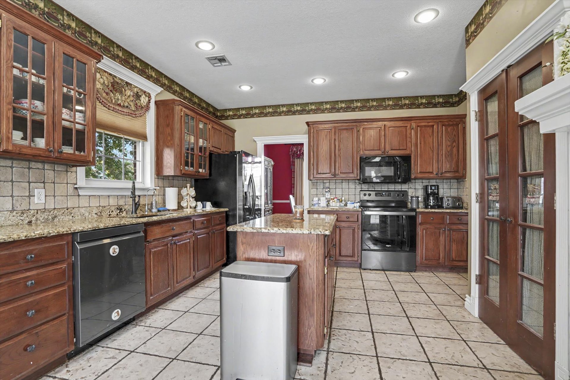 1109 W Granger Street Property Photo 10