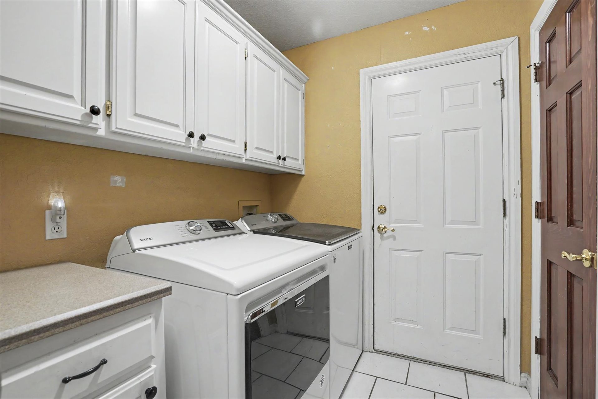 1109 W Granger Street Property Photo 33
