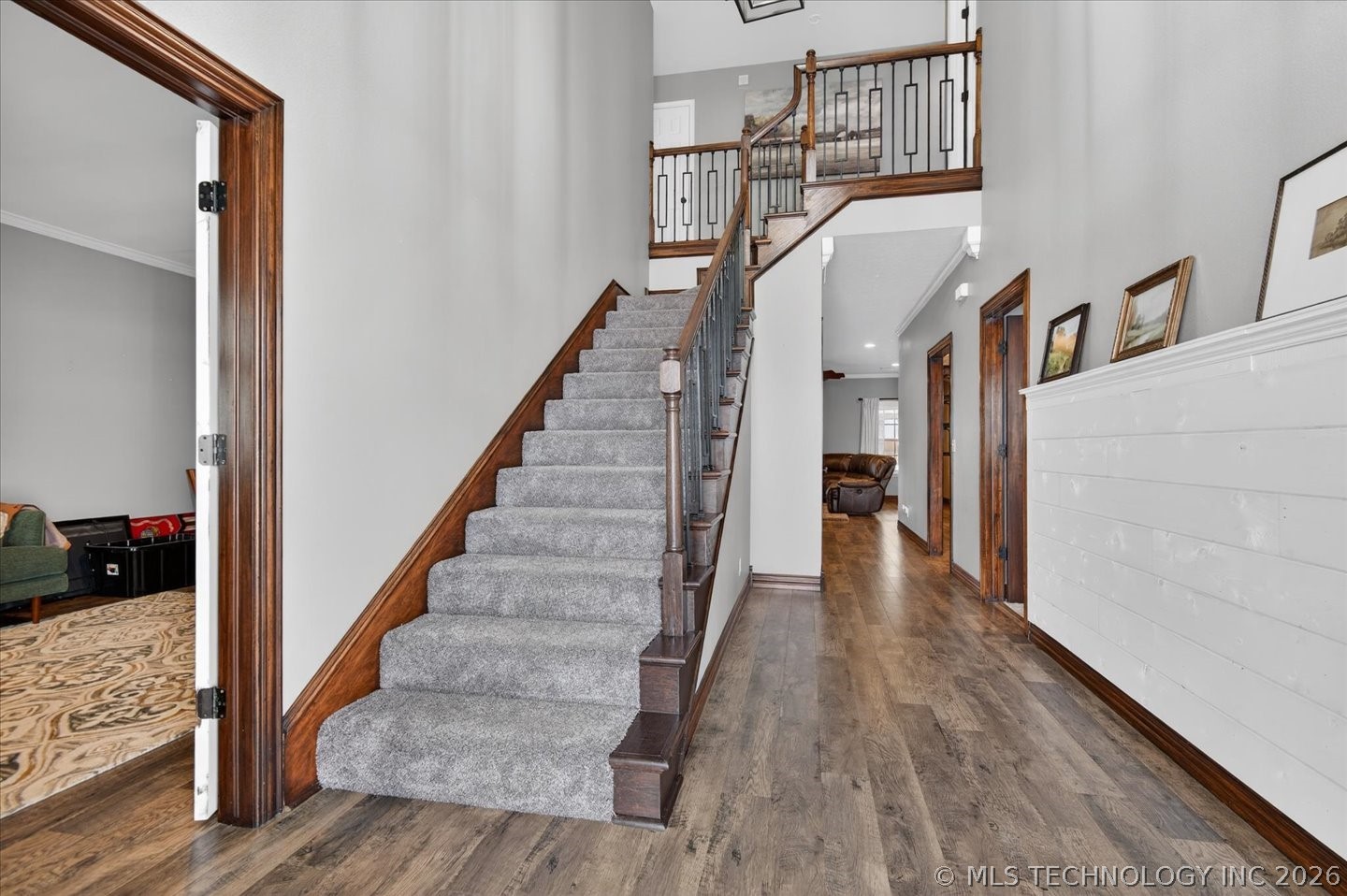 650 Ne Bison Road Property Photo 6