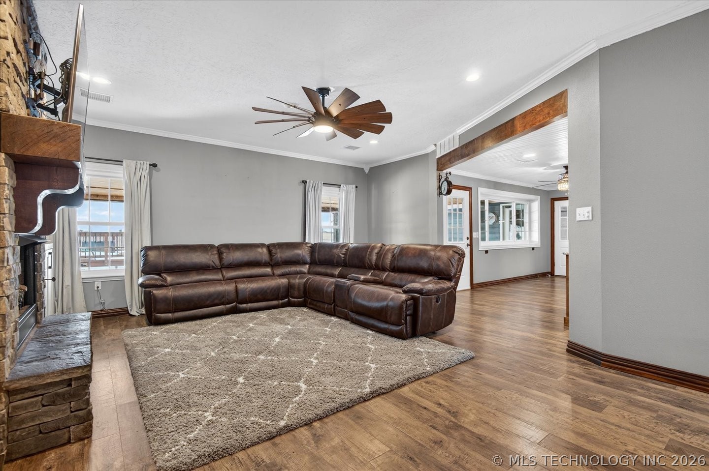 650 Ne Bison Road Property Photo 7