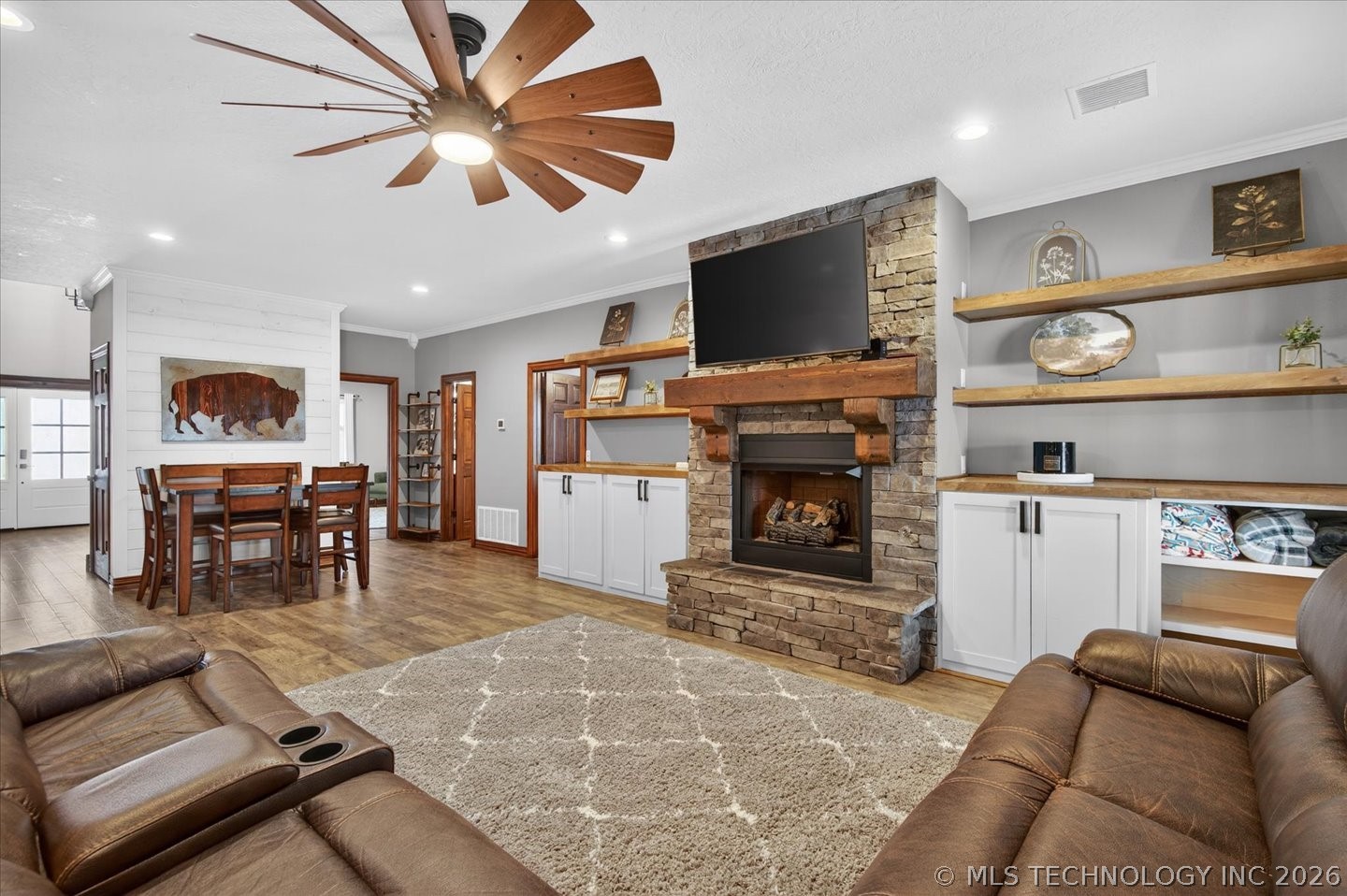 650 Ne Bison Road Property Photo 9
