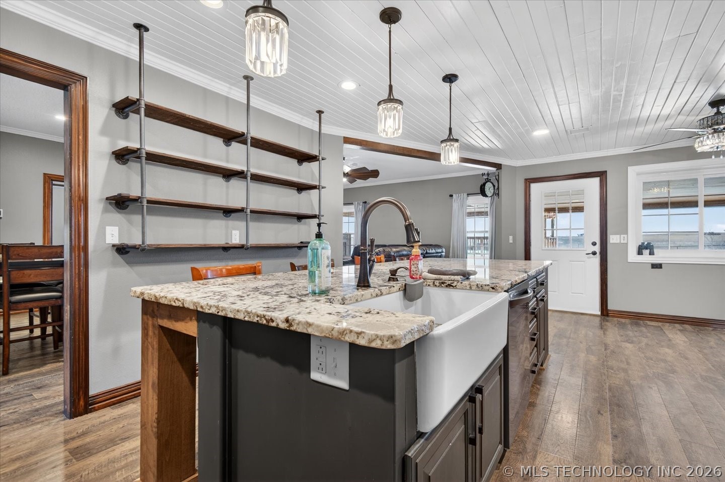 650 Ne Bison Road Property Photo 13