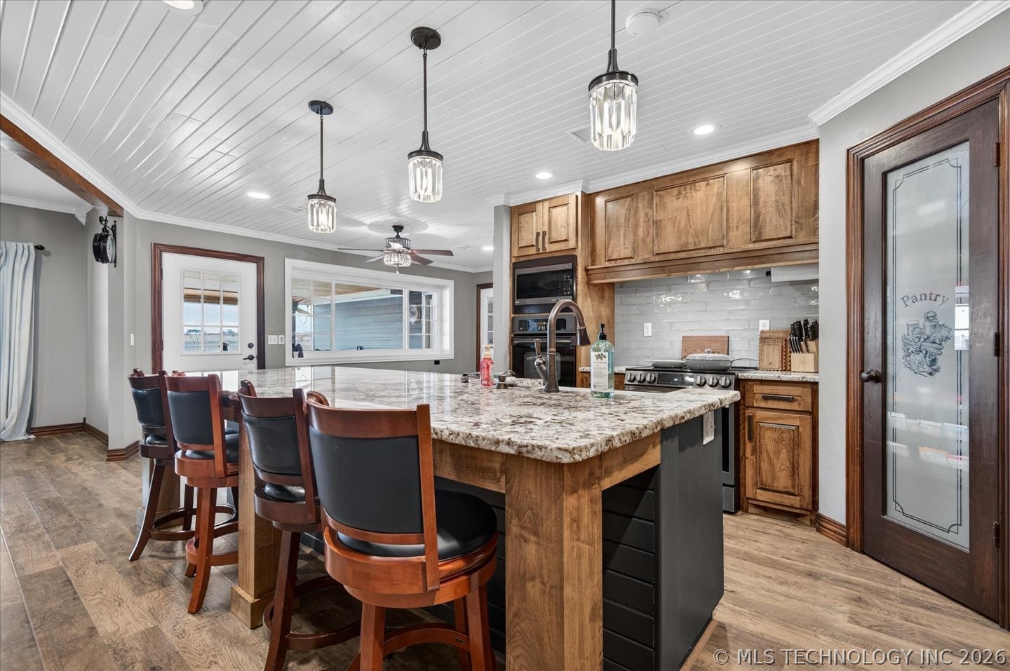 650 Ne Bison Road Property Photo 14
