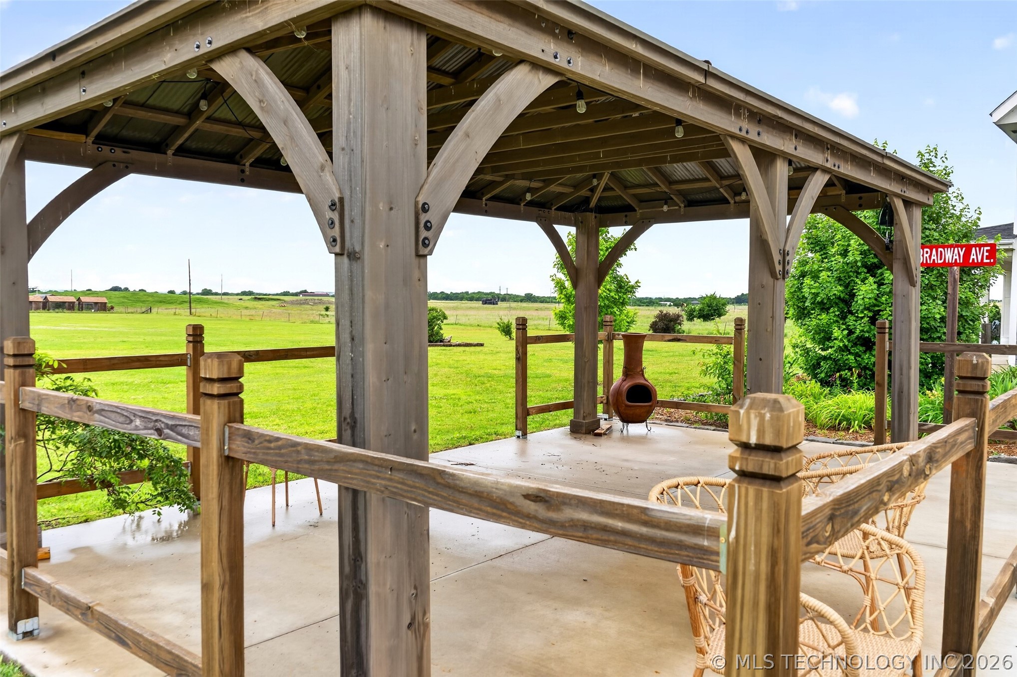 650 Ne Bison Road Property Photo 43