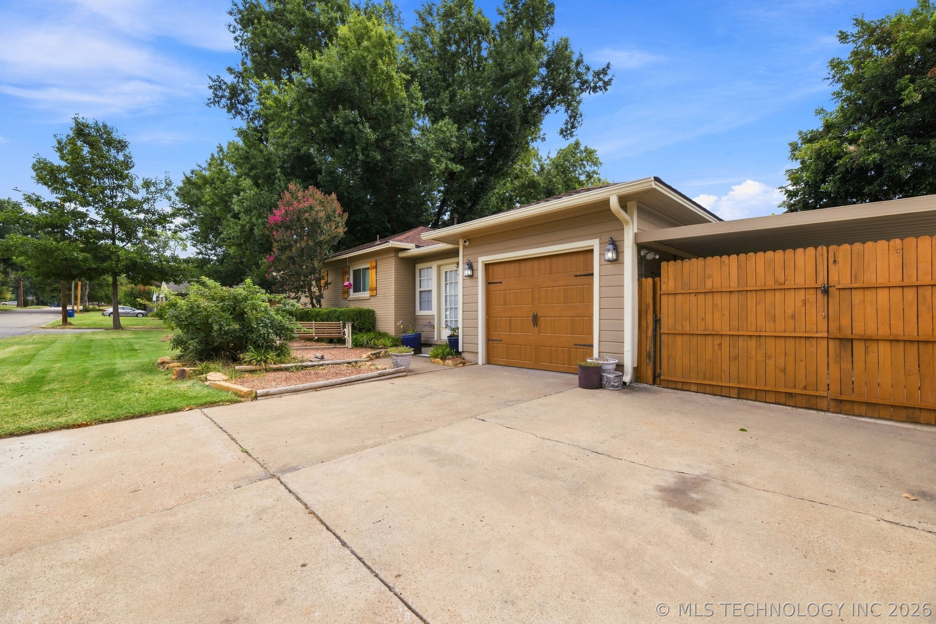 4504 E 25th Place Property Photo 3