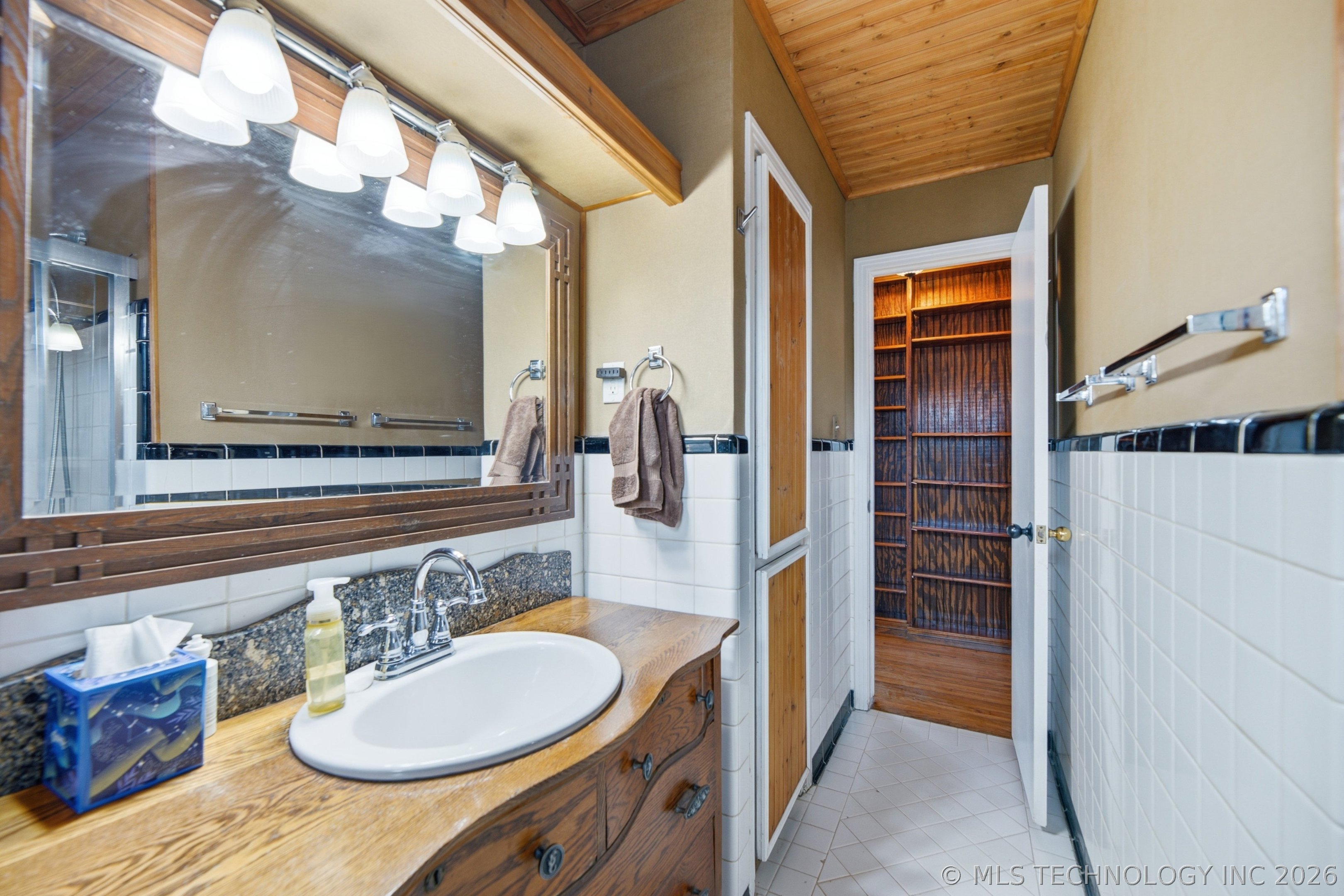 4504 E 25th Place Property Photo 16