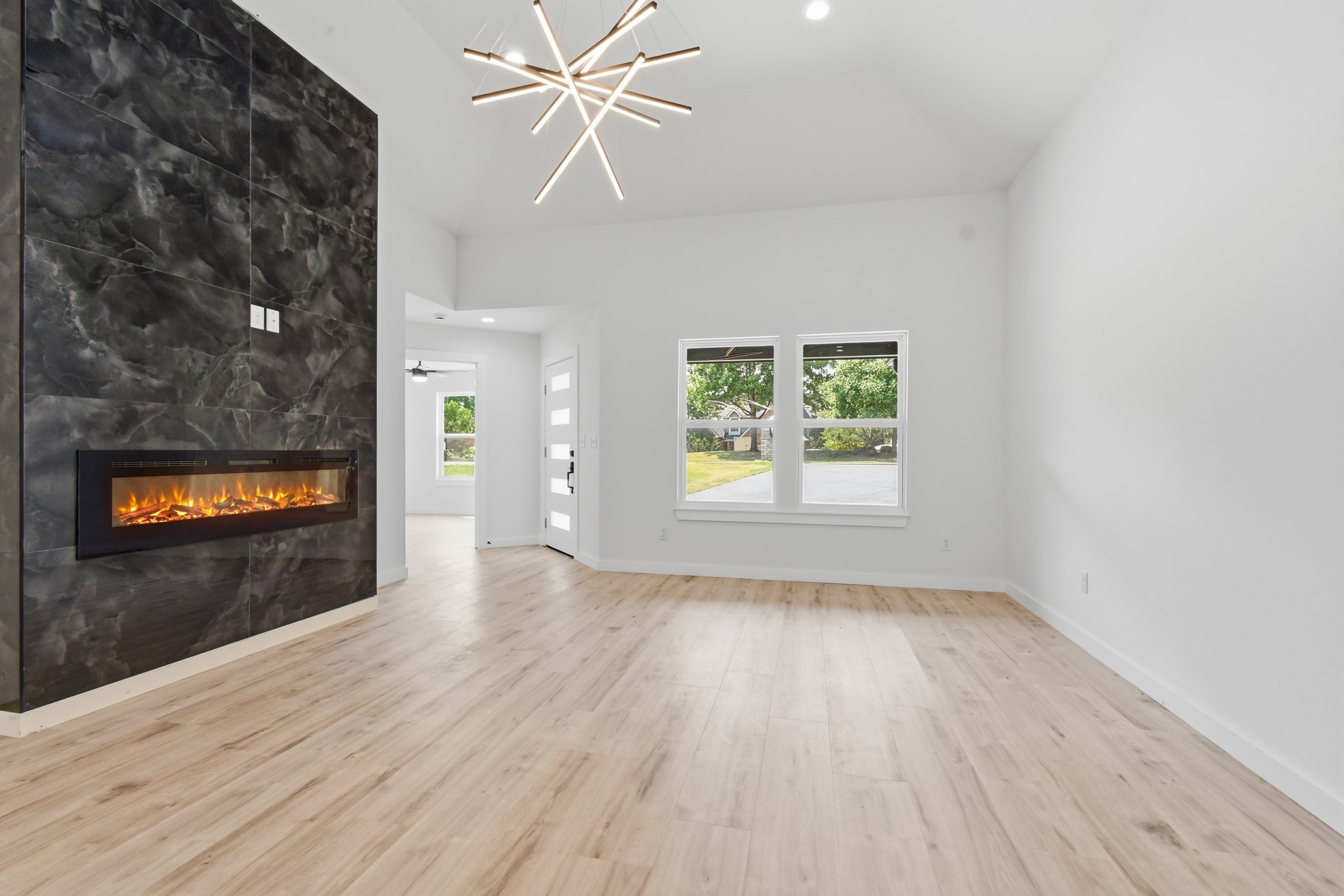 4001 Rolling Oaks Drive Property Photo 10