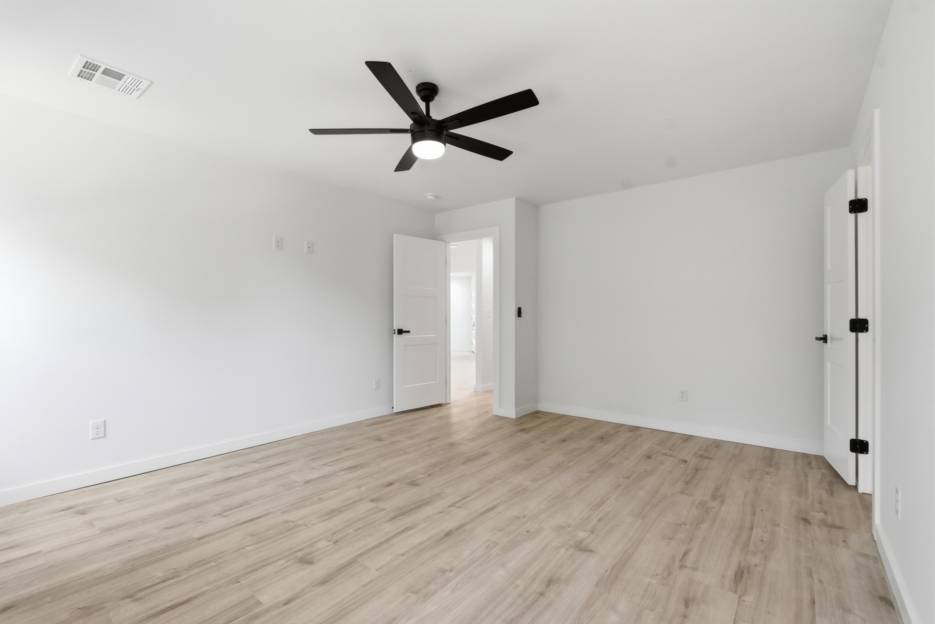 4001 Rolling Oaks Drive Property Photo 21